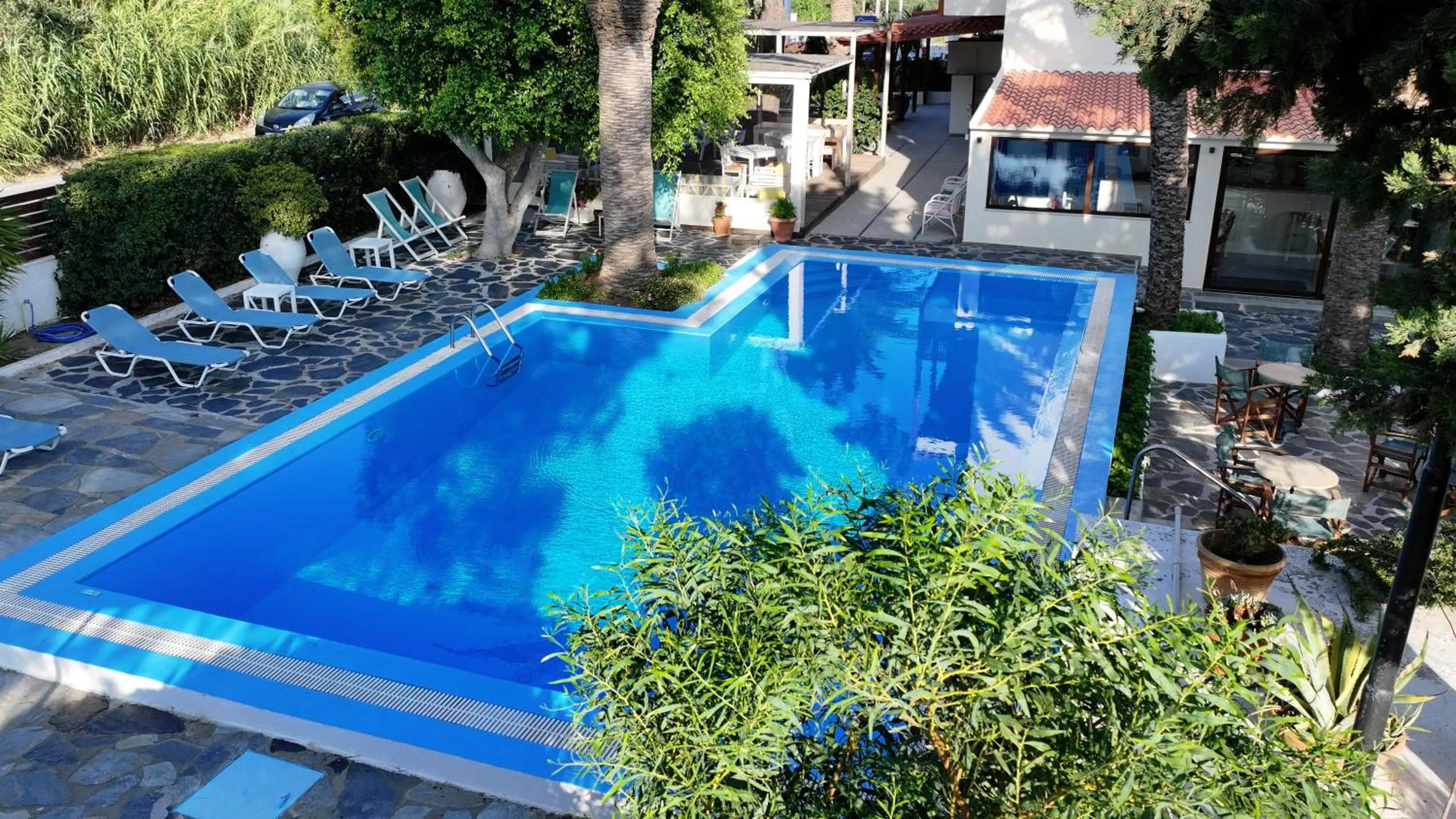 Oasis Apartments & Rooms