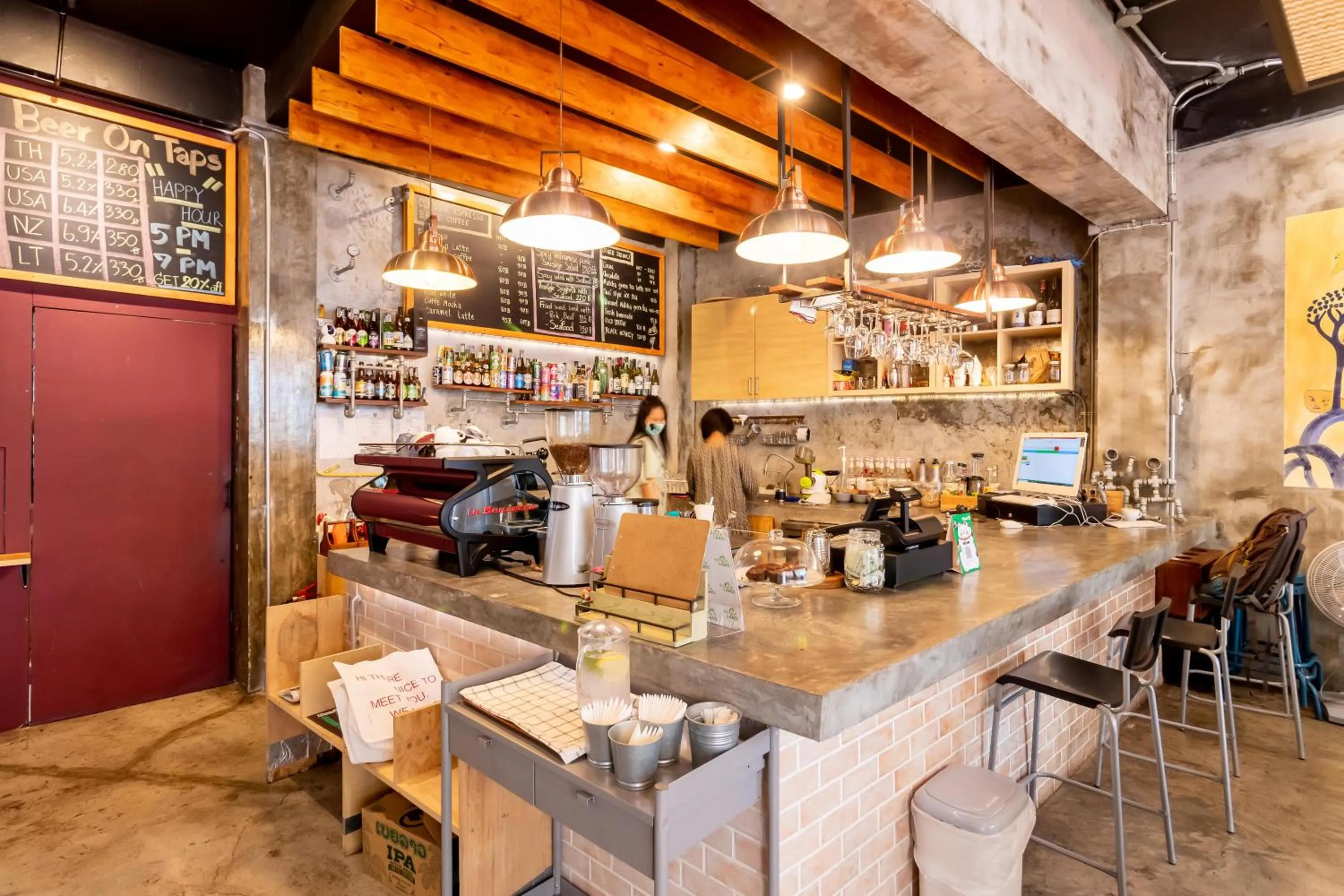 ThongLor Travellers Hostel and Cafe