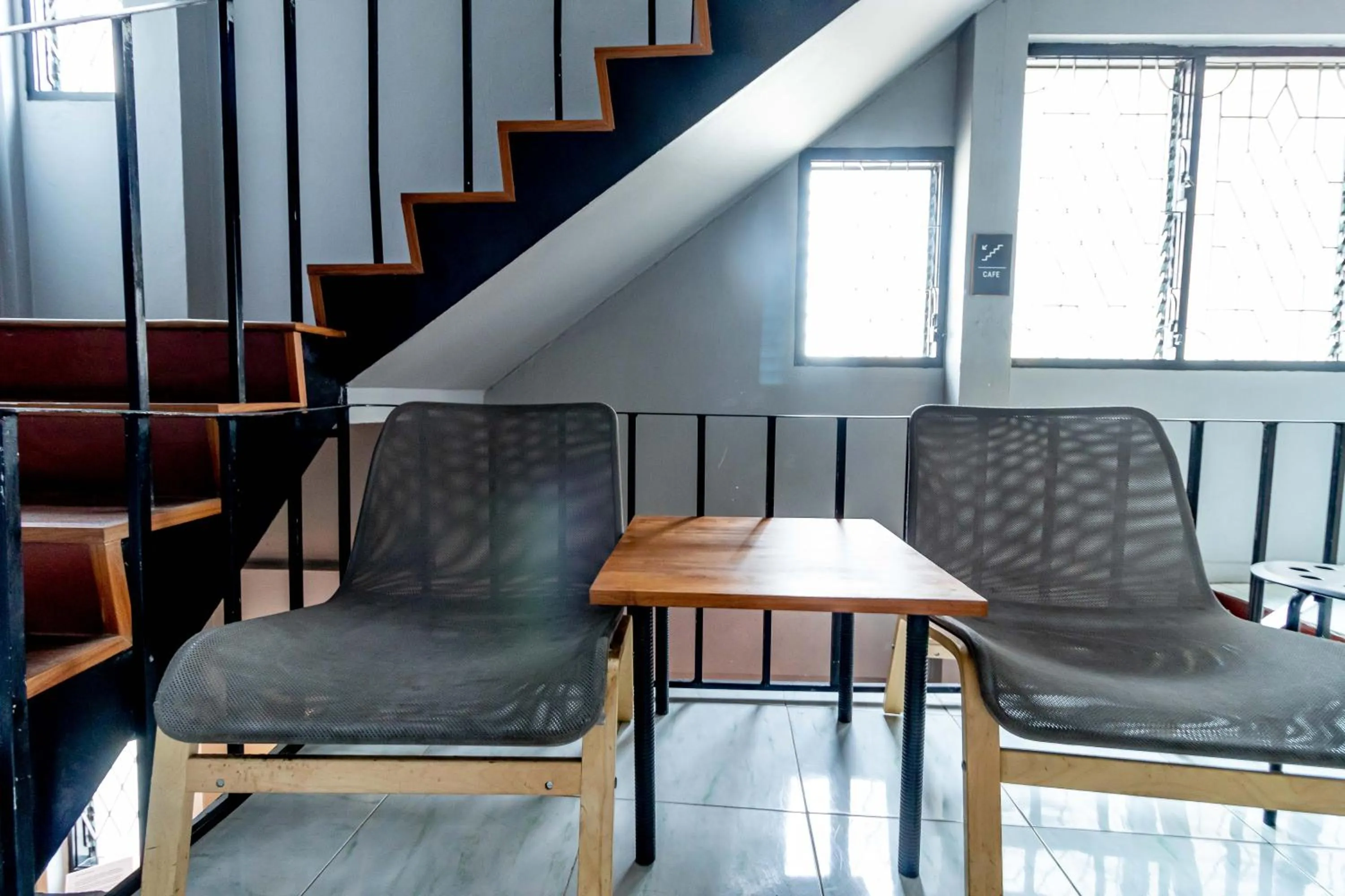 ThongLor Travellers Hostel and Cafe