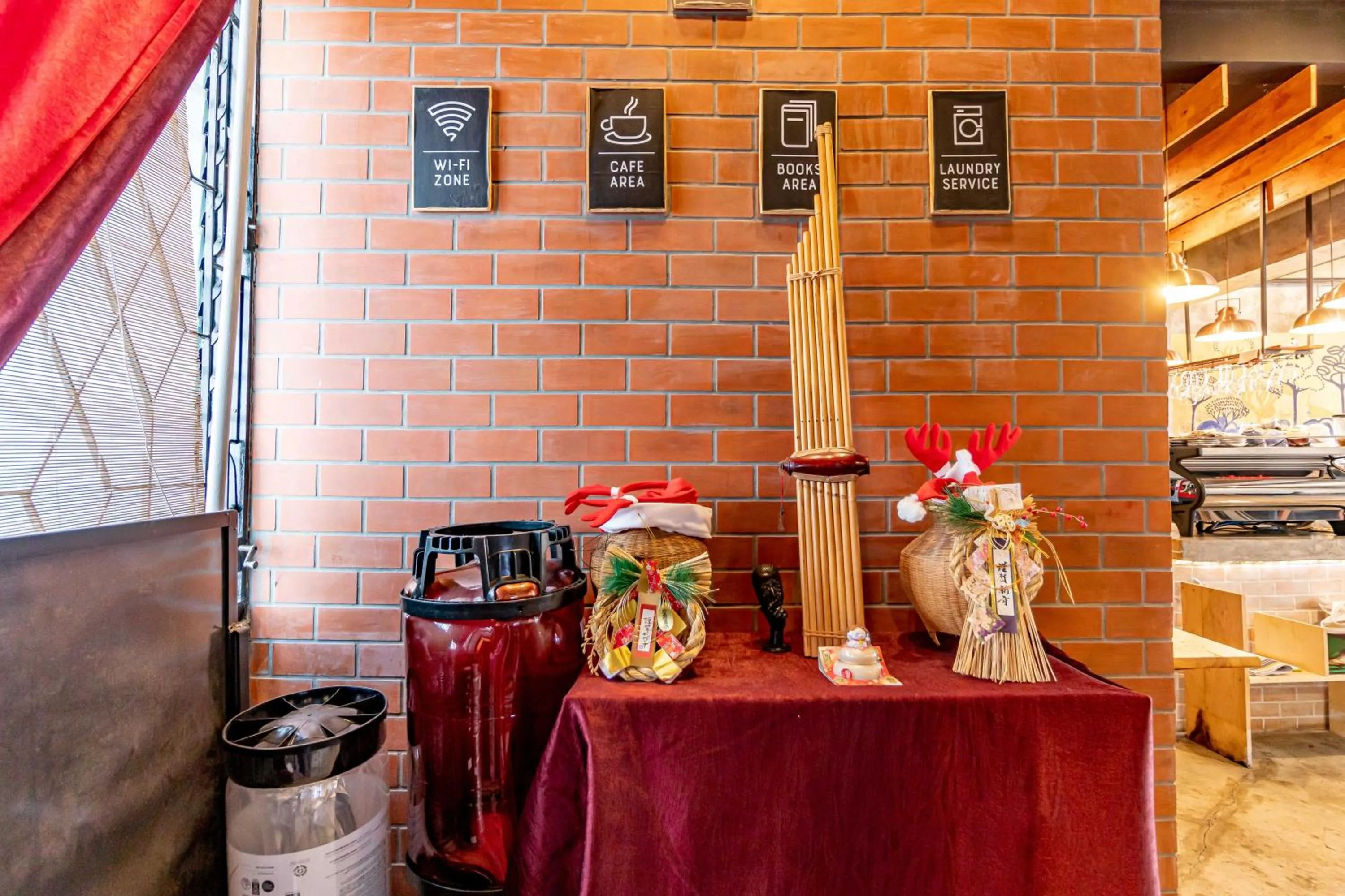 ThongLor Travellers Hostel and Cafe