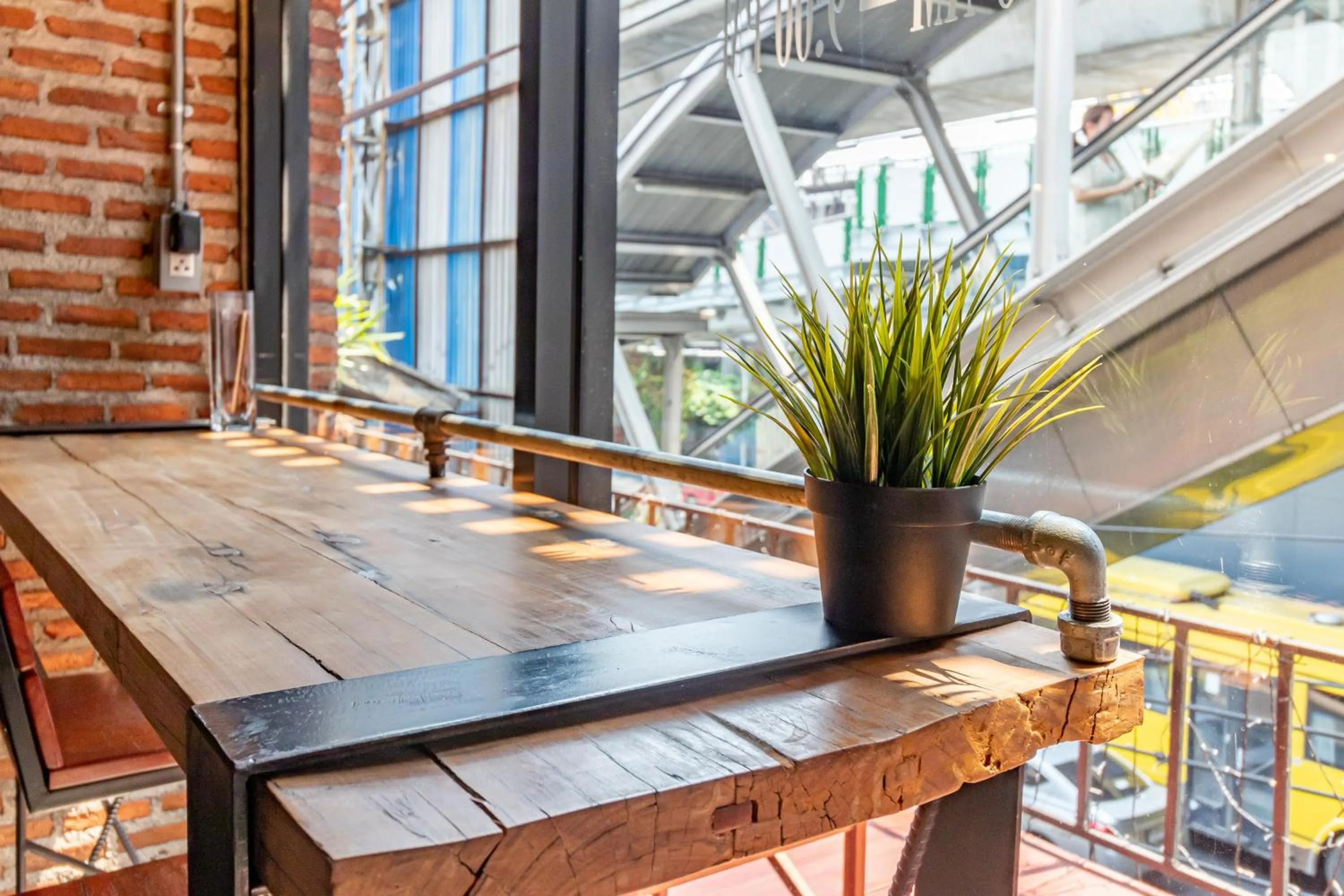 ThongLor Travellers Hostel and Cafe