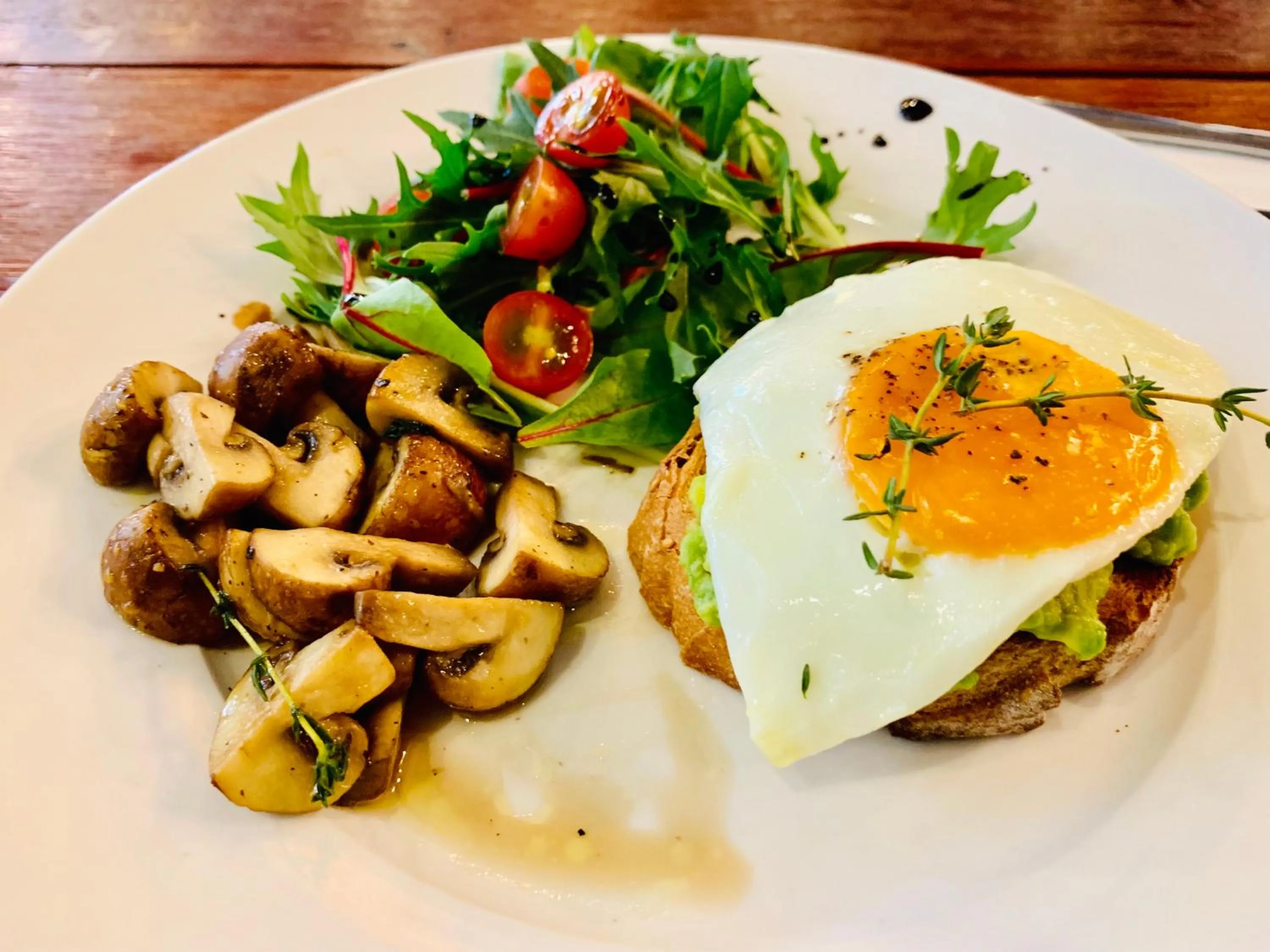 ThongLor Travellers Hostel and Cafe