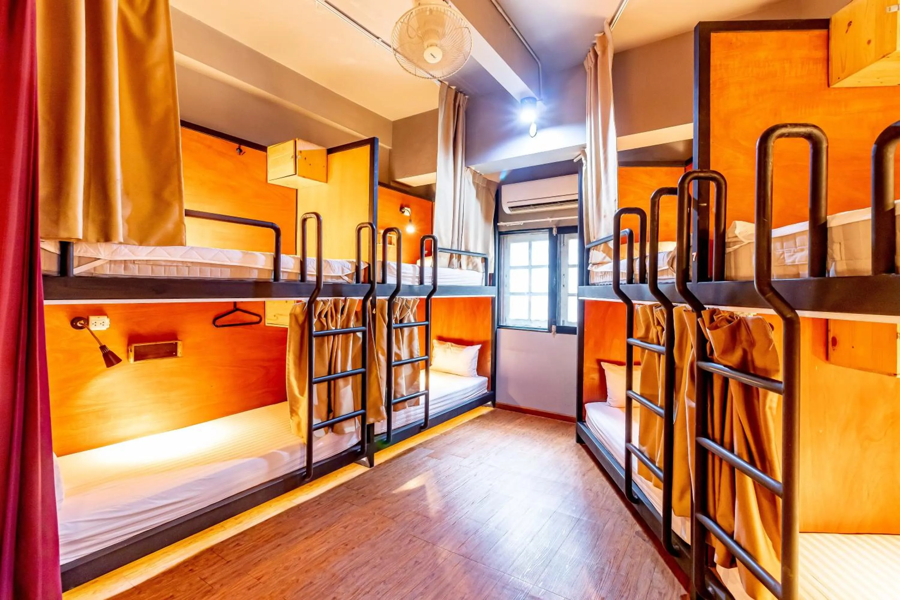 ThongLor Travellers Hostel and Cafe