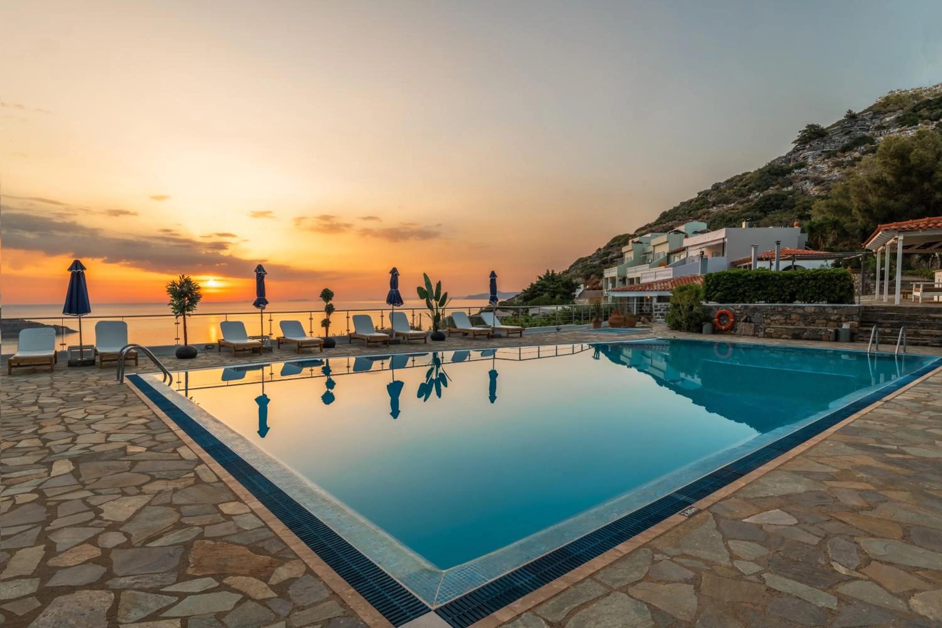 Sunrise in Adrakos Apartments (Adults Only)