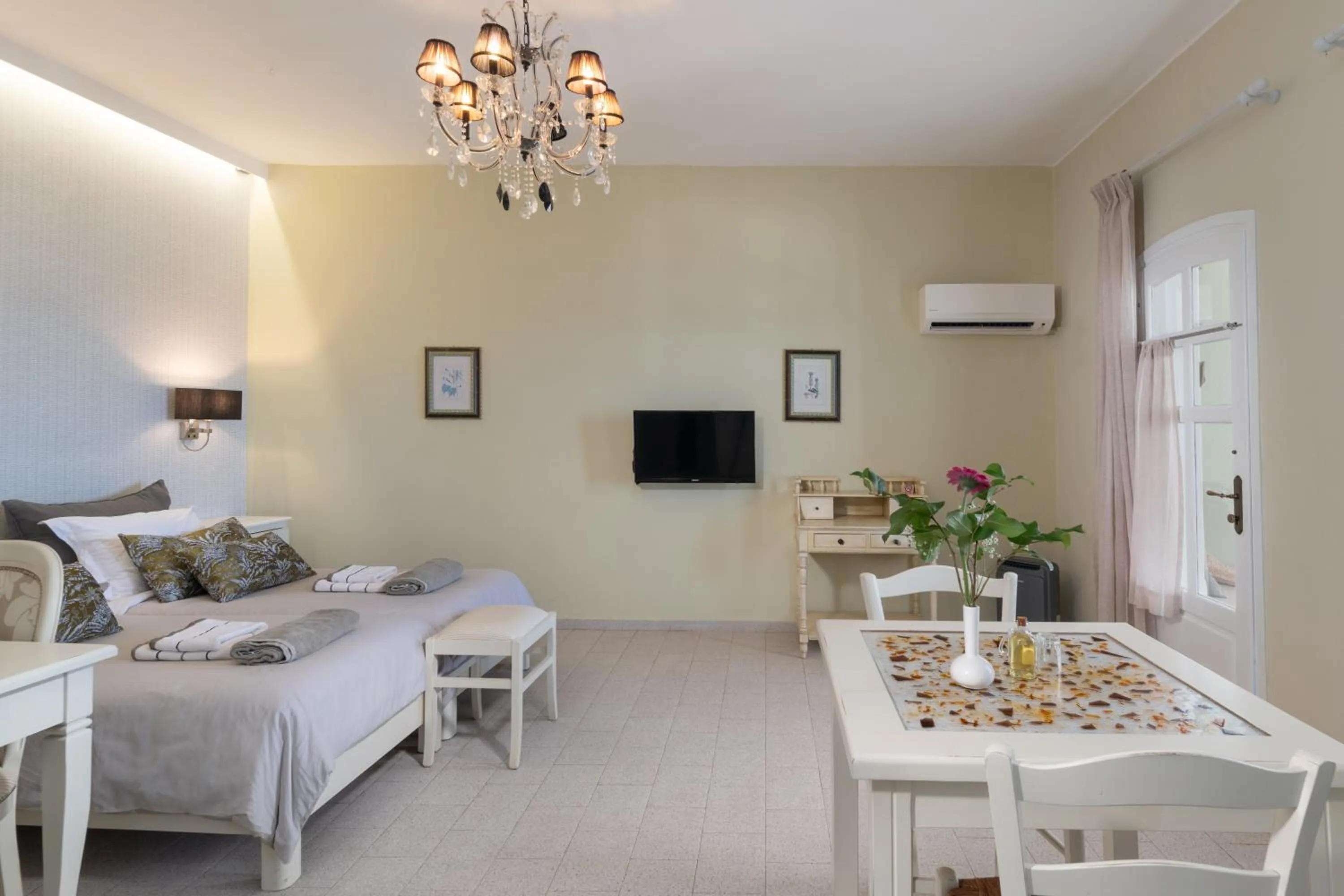 TV and multimedia in Adrakos Apartments (Adults Only)