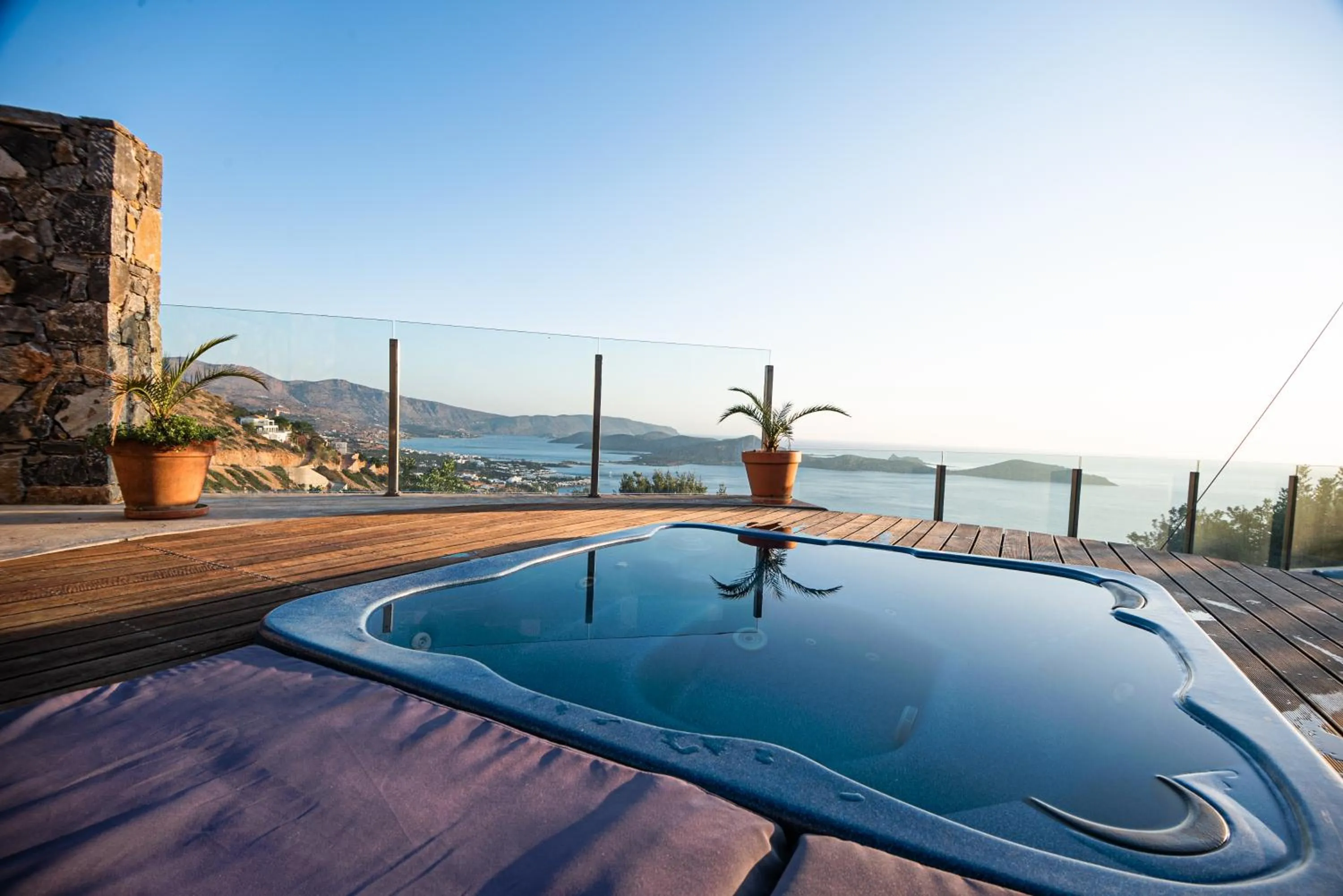 Hot Tub in Adrakos Apartments (Adults Only)
