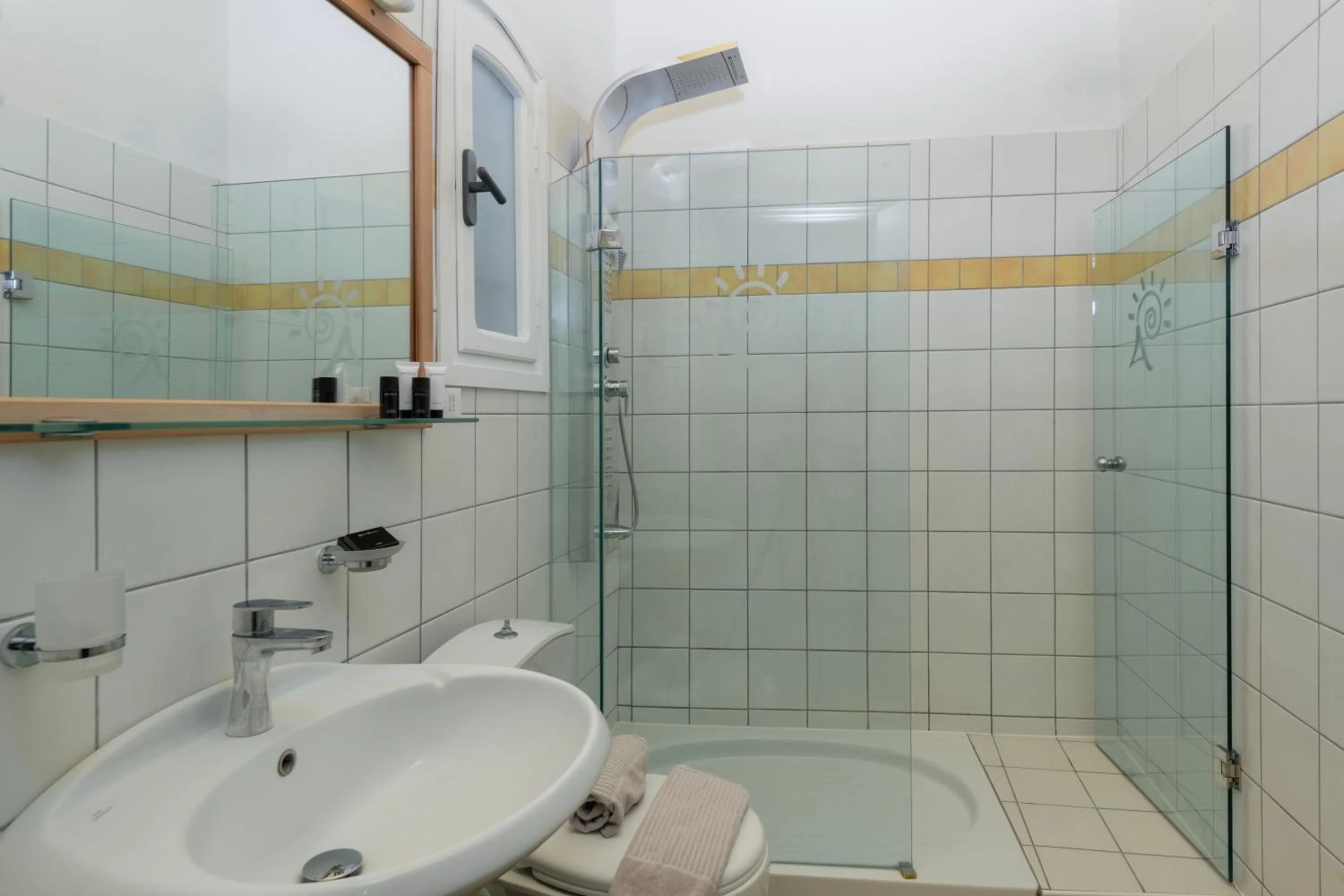 Toilet in Adrakos Apartments (Adults Only)