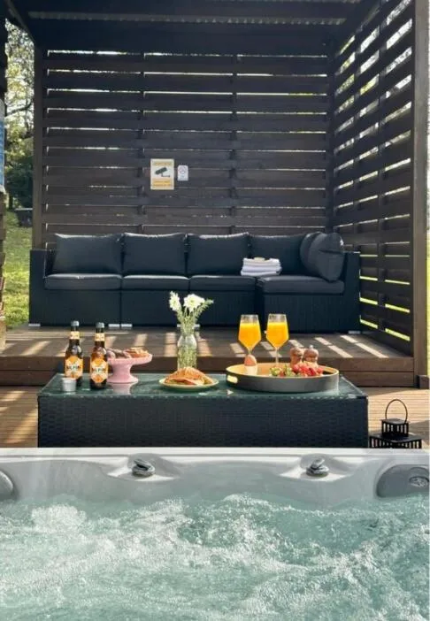 Blueberry Hills On Comleroy Farmstay - Self-Contained Cottages