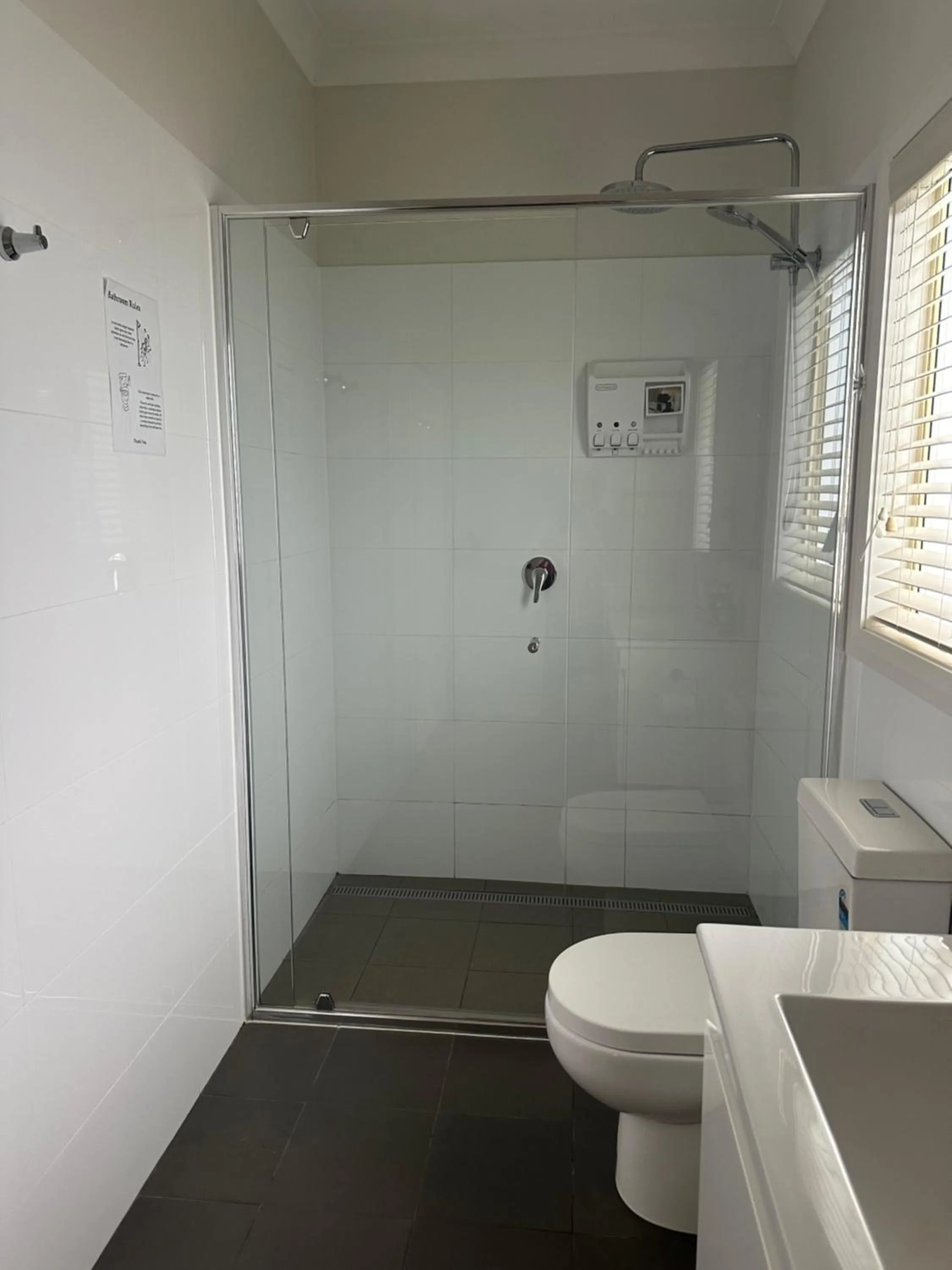 Shower in Blueberry Hills On Comleroy Farmstay - Self-Contained Cottages