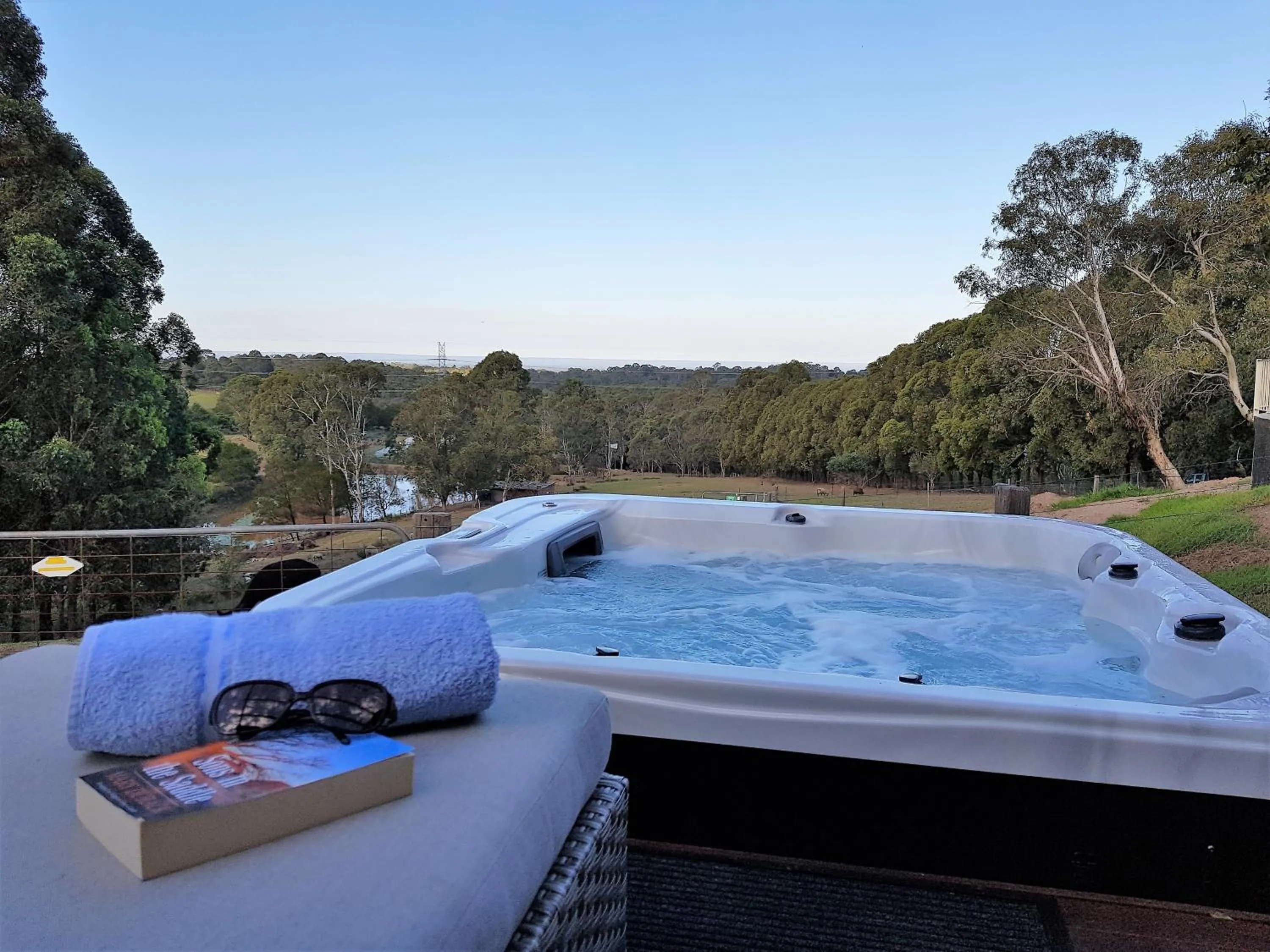 Hot Tub in Blueberry Hills On Comleroy Farmstay - Self-Contained Cottages