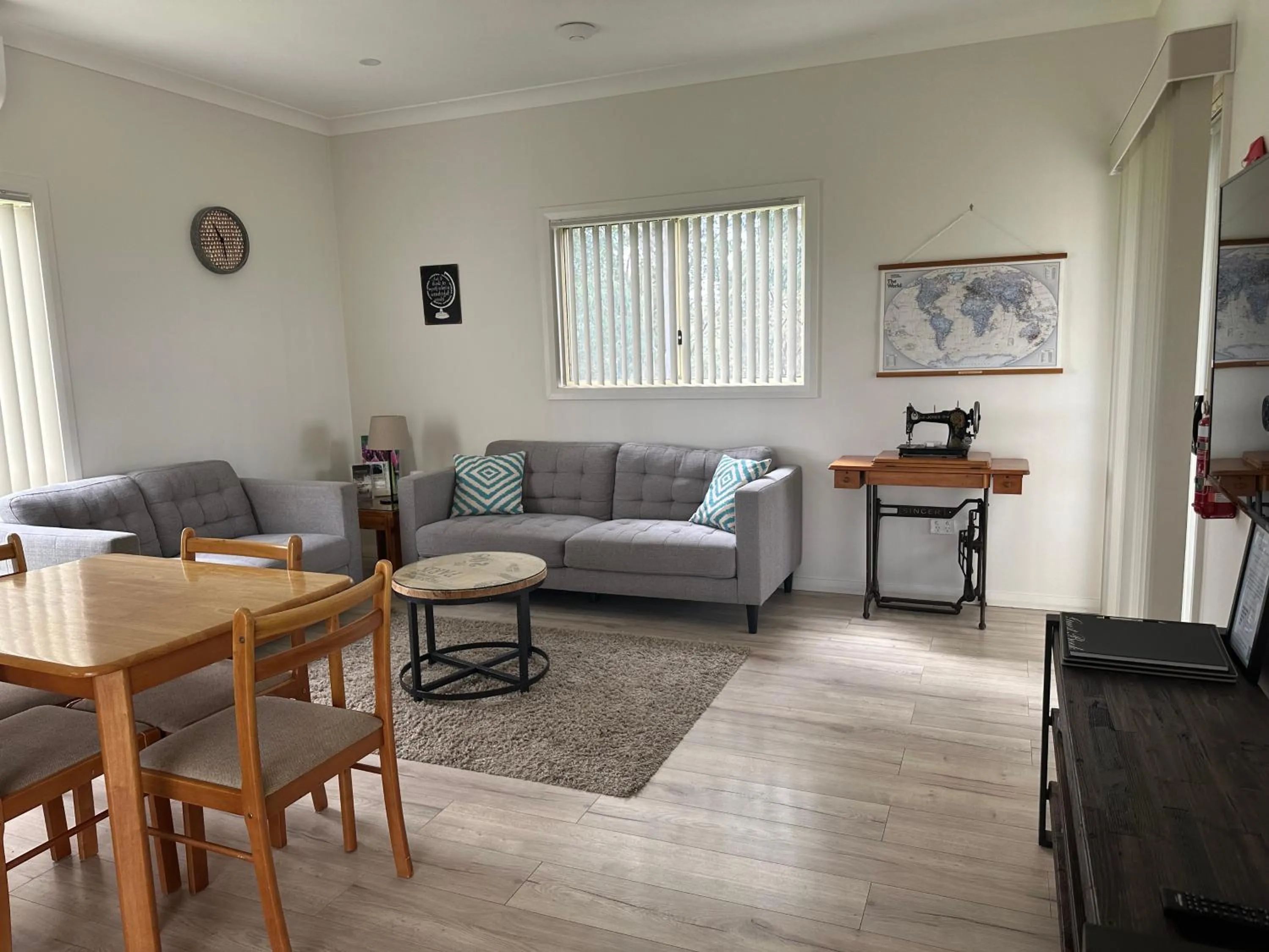Living room in Blueberry Hills On Comleroy Farmstay - Self-Contained Cottages