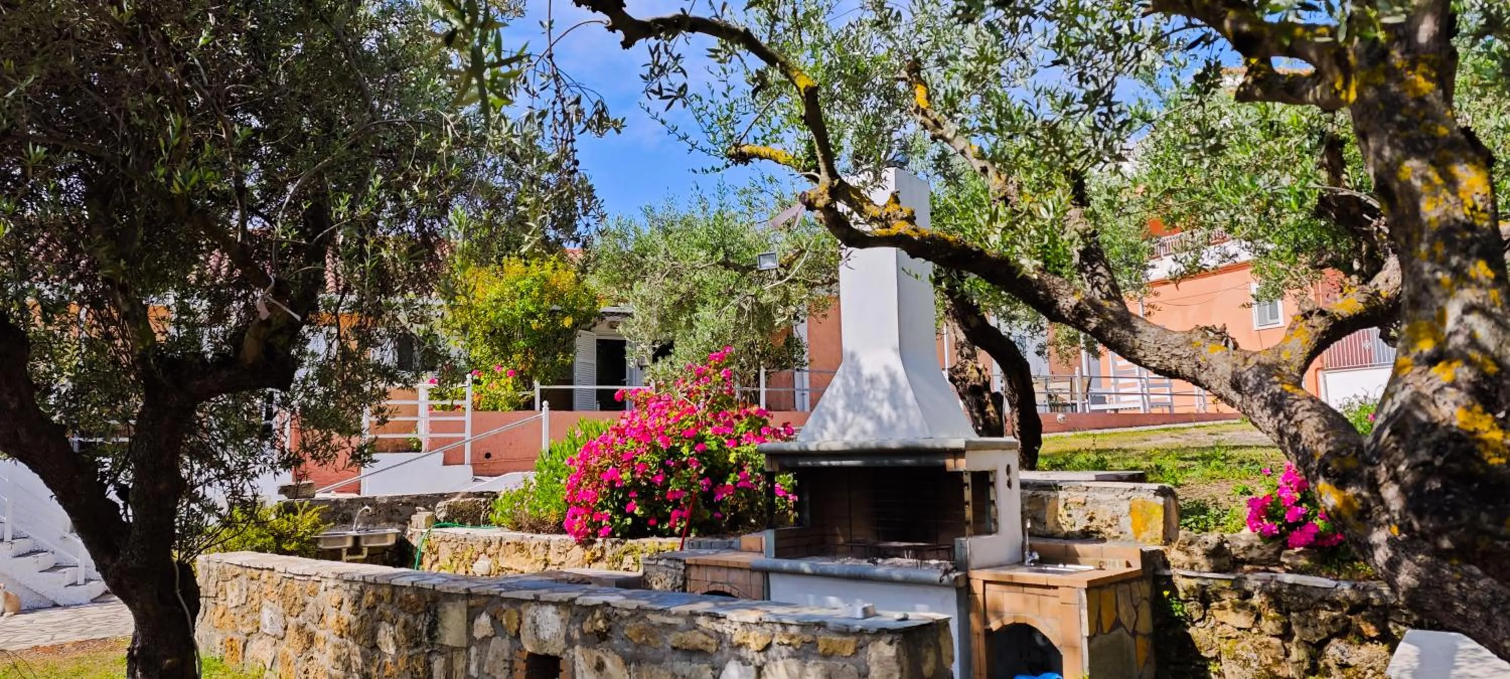 BBQ facilities in Forestata Village