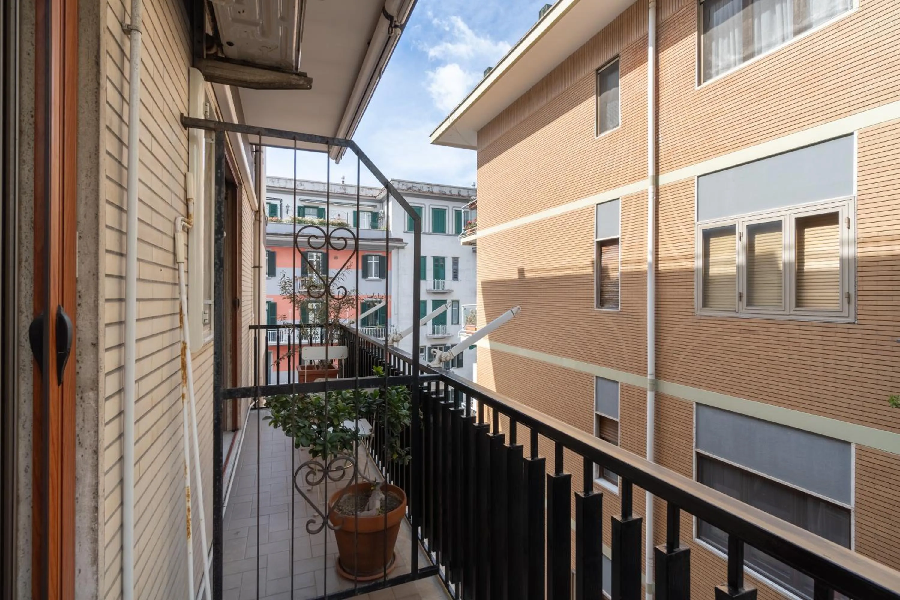 Property building in Starhost - GOLDEN SUITE