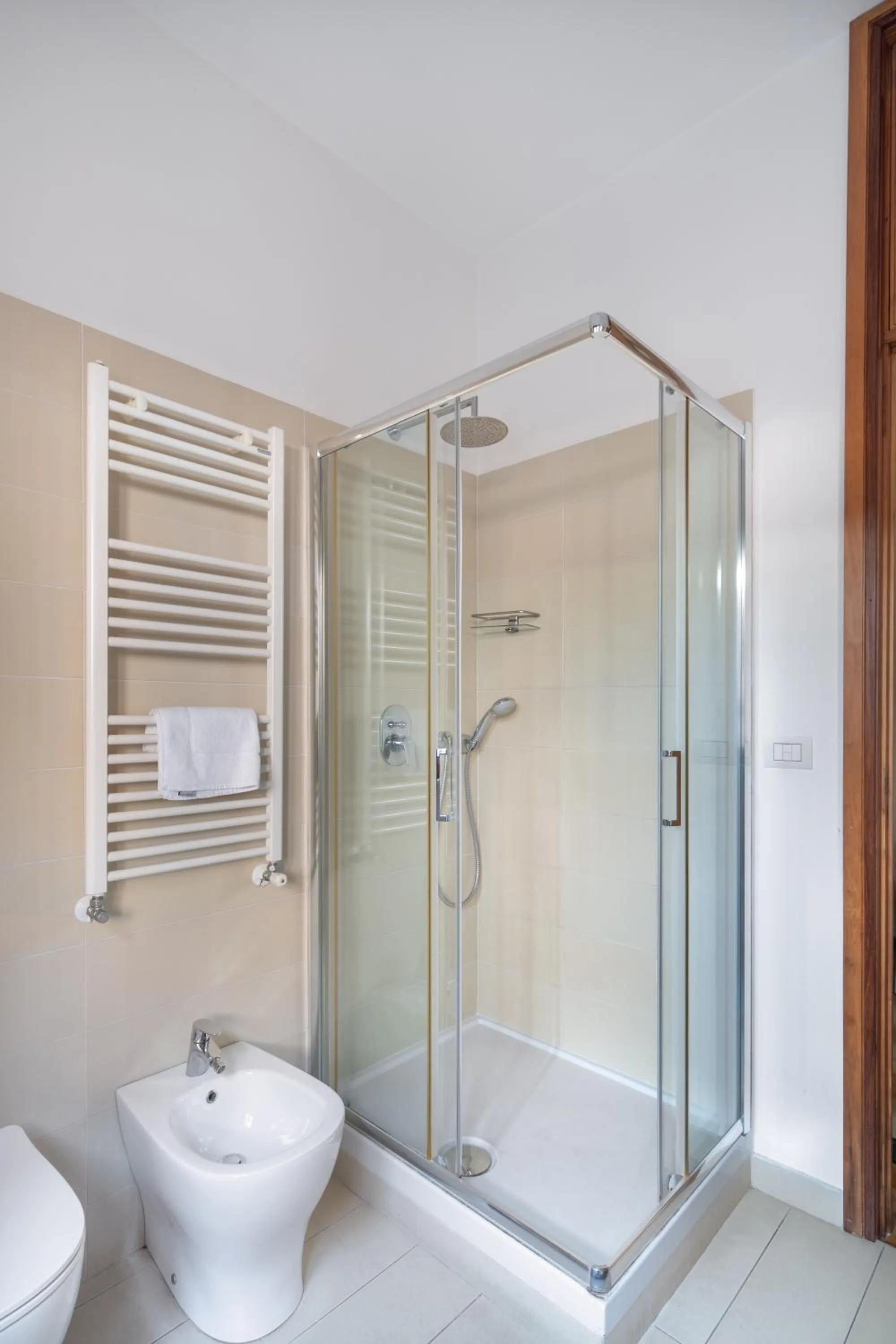 Shower in Starhost - GOLDEN SUITE