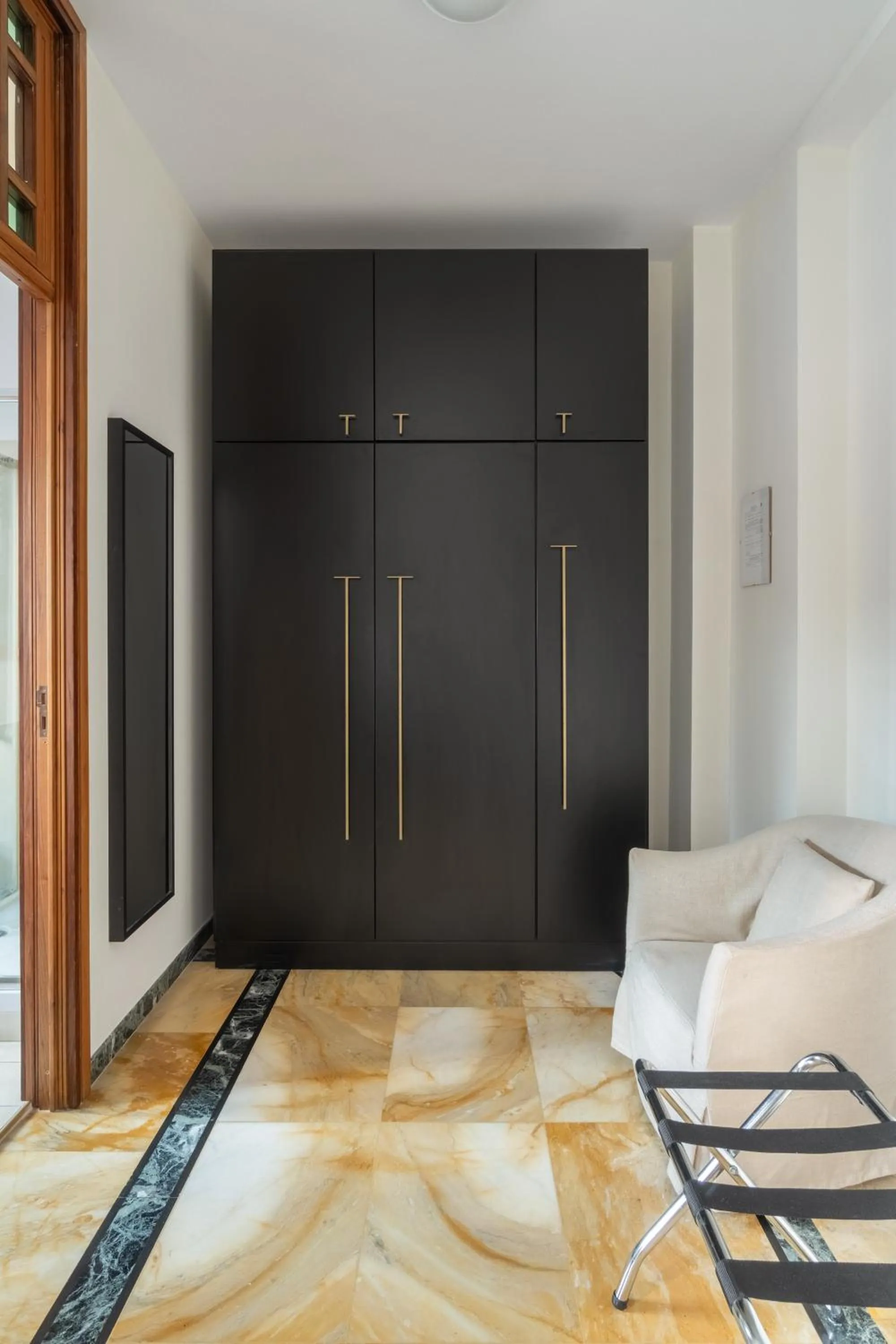 wardrobe in Starhost - GOLDEN SUITE