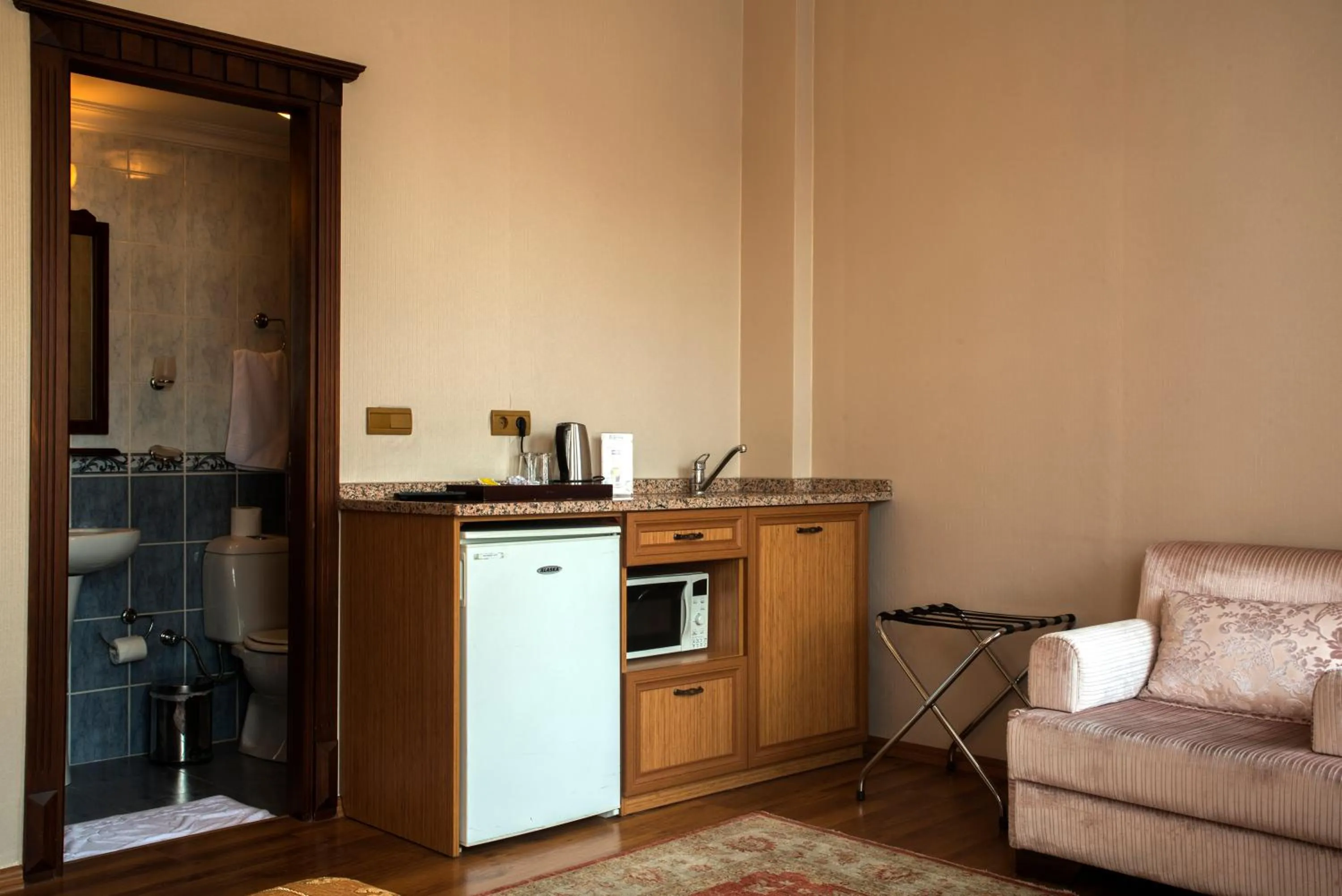 Kitchen or kitchenette in Tashkonak Studio Suites
