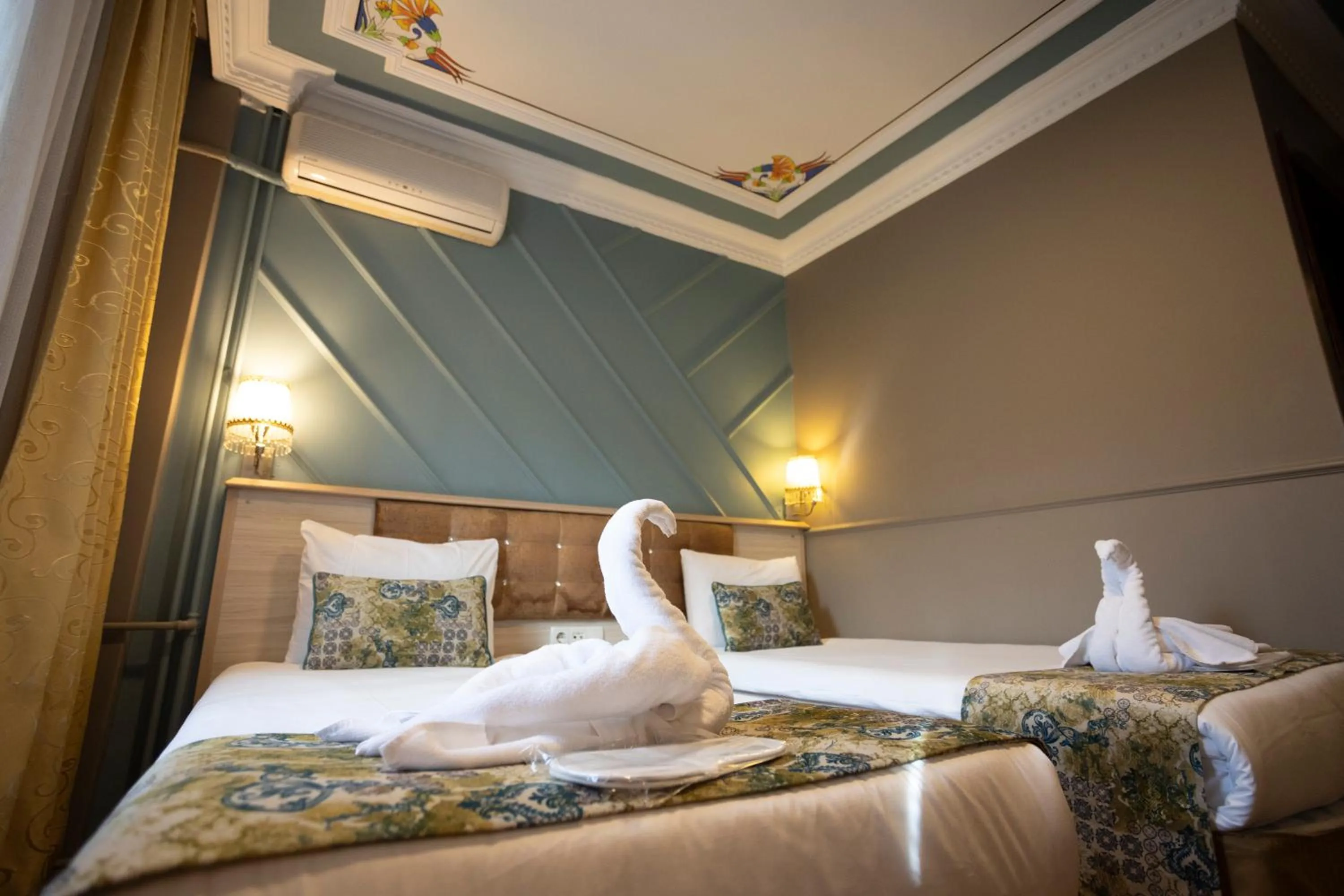 Bed in Tashkonak Studio Suites