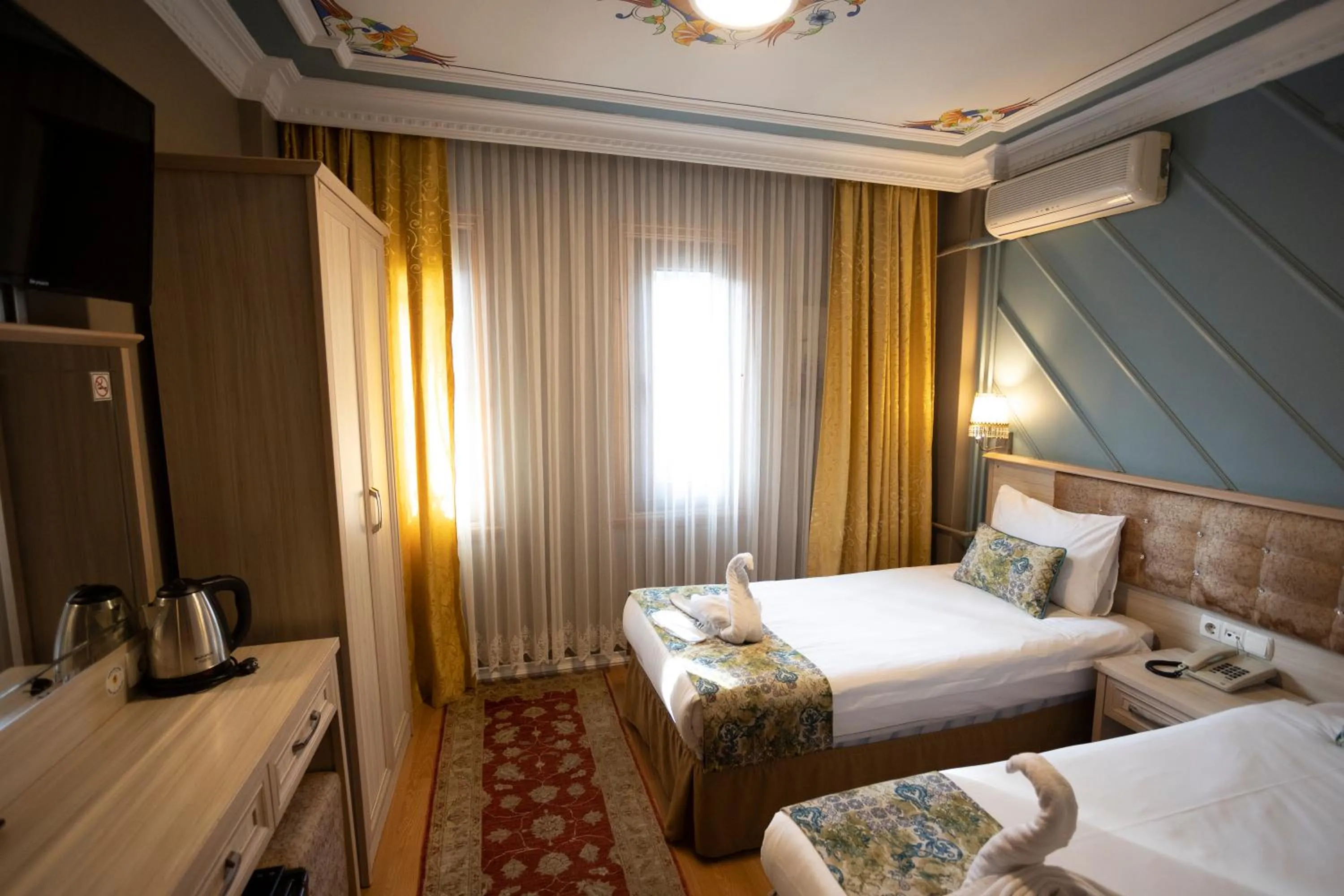 Bed in Tashkonak Studio Suites