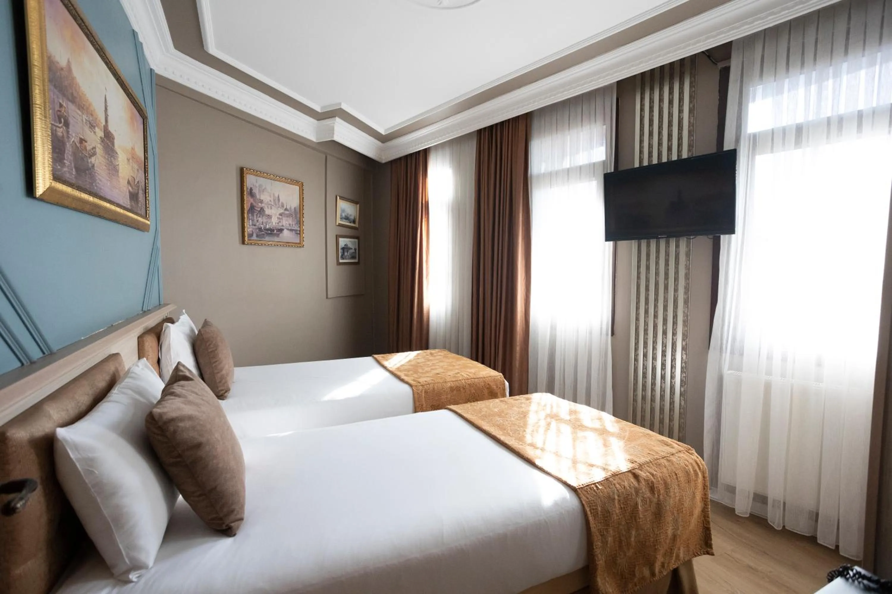 Bed in Tashkonak Studio Suites