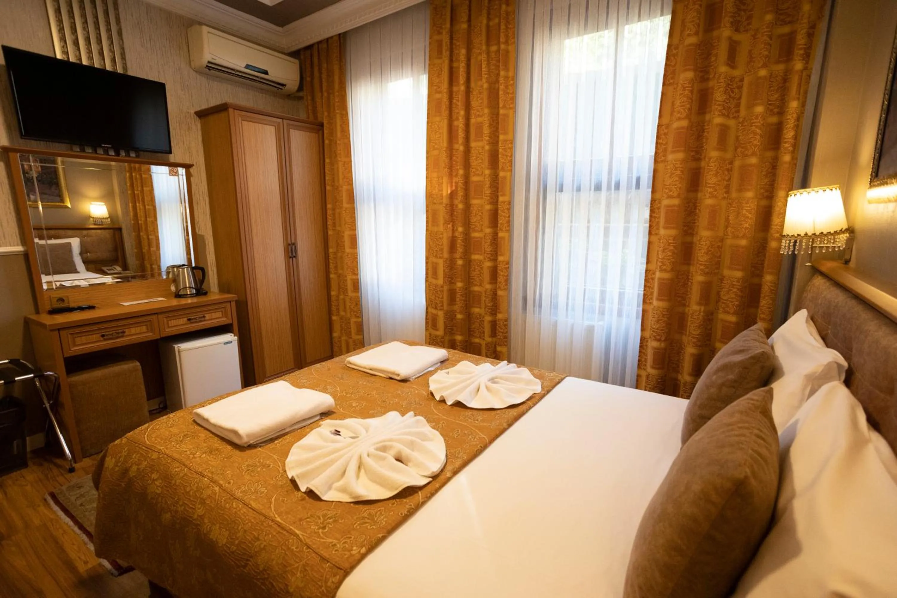 Bed in Tashkonak Studio Suites
