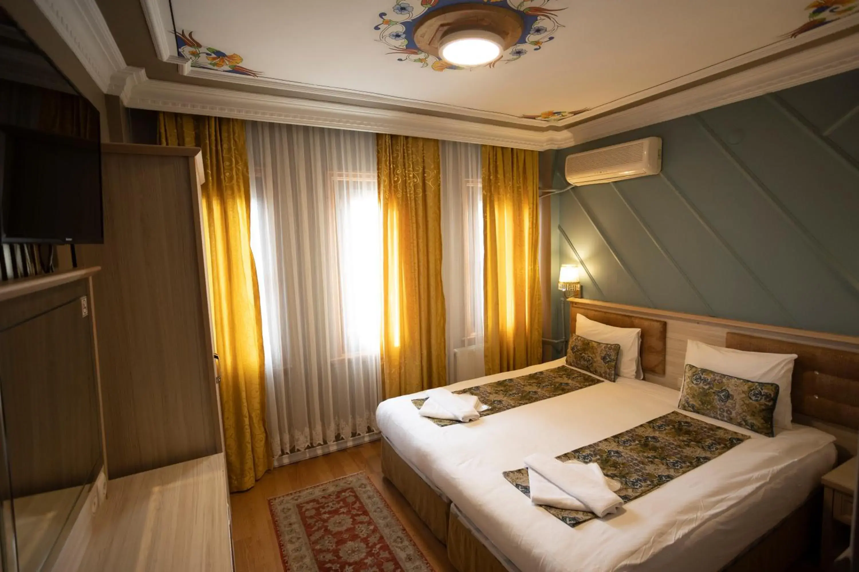 Double Room in Tashkonak Studio Suites Double Room in Tashkonak Studio Suites