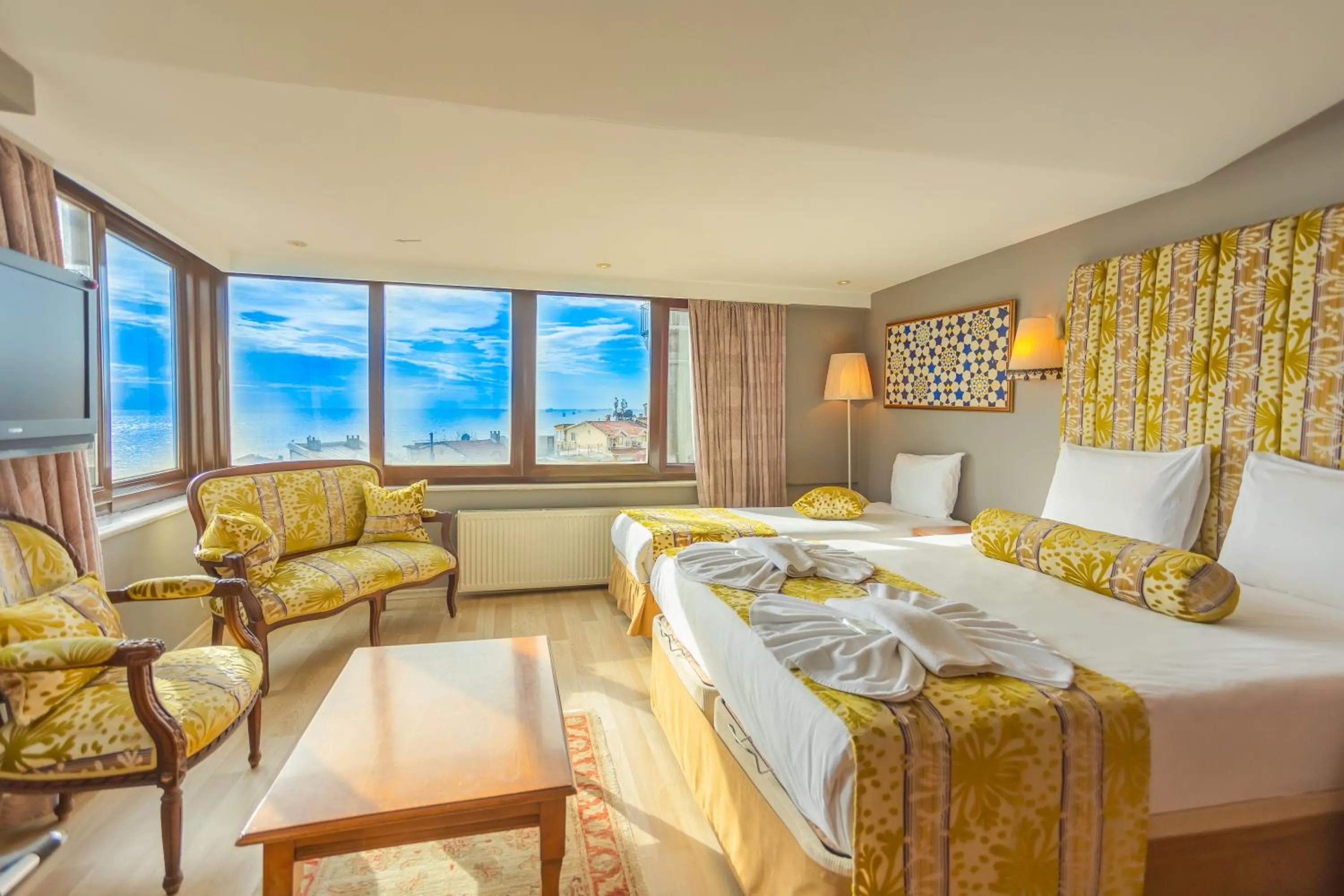 Bed in Tashkonak Studio Suites