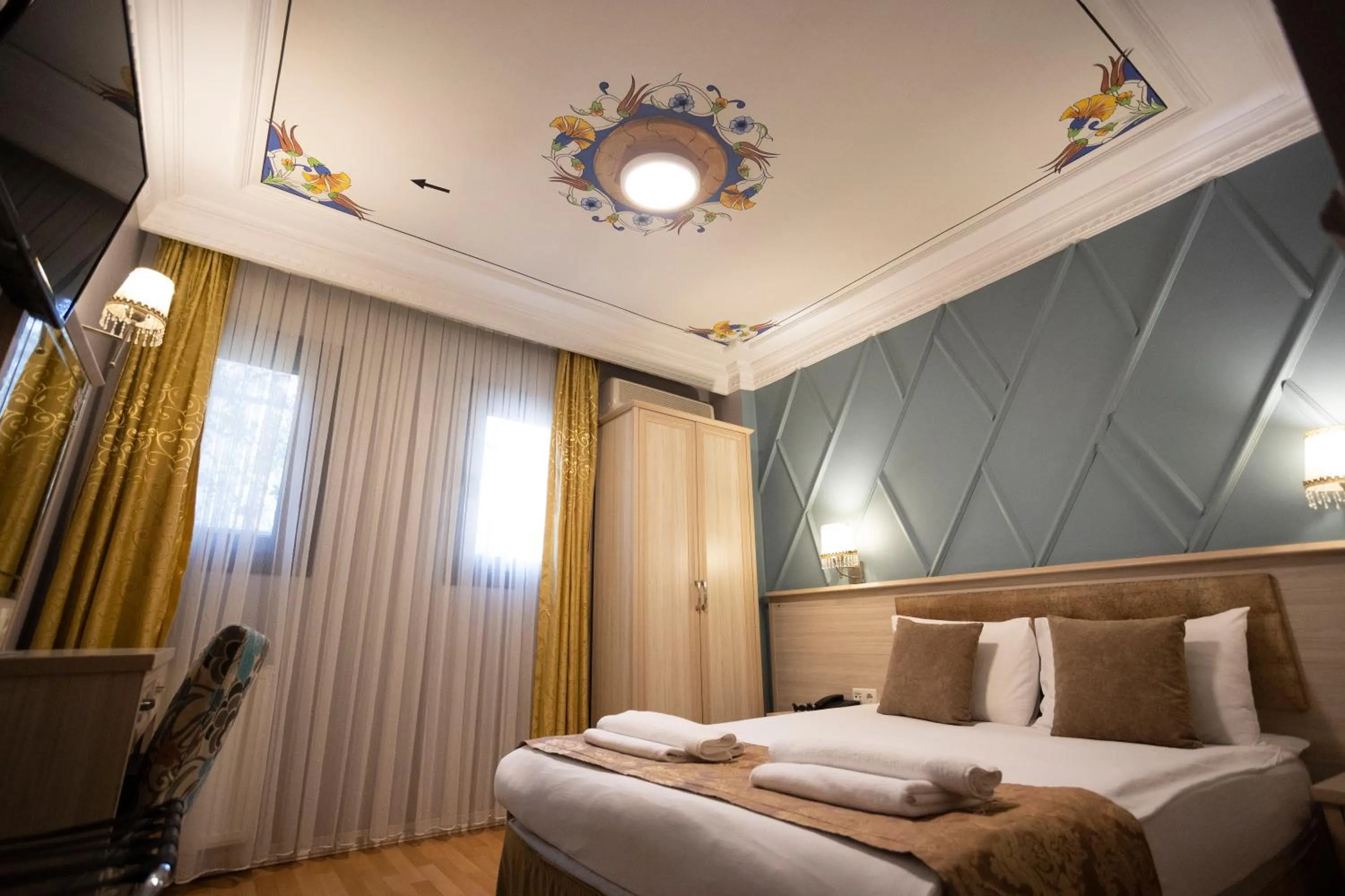 Bed in Tashkonak Studio Suites
