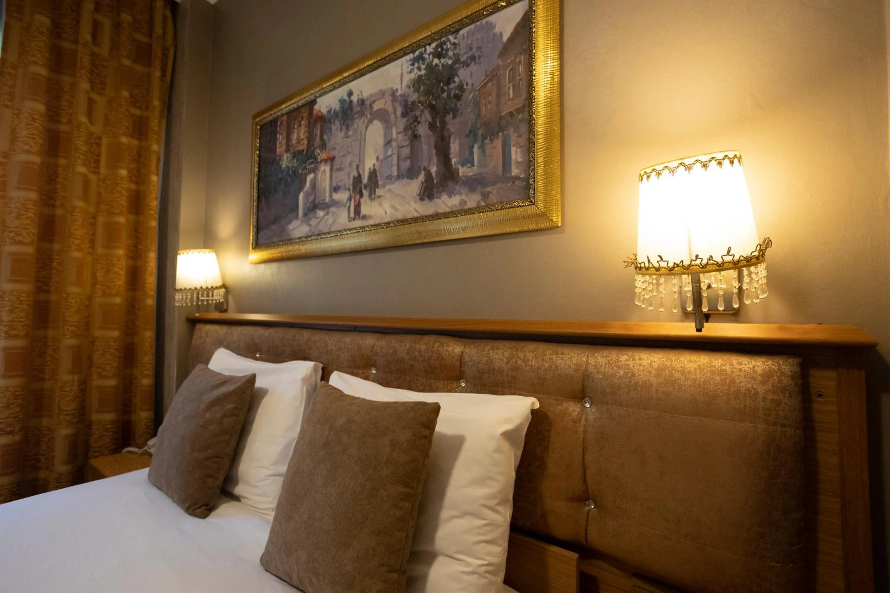 Bed in Tashkonak Studio Suites