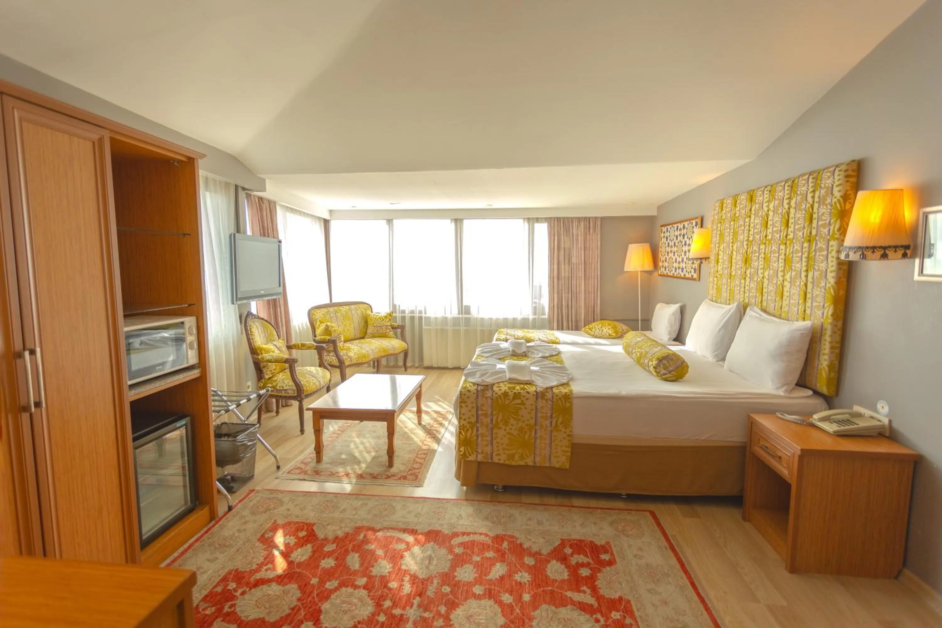 Bed in Tashkonak Studio Suites