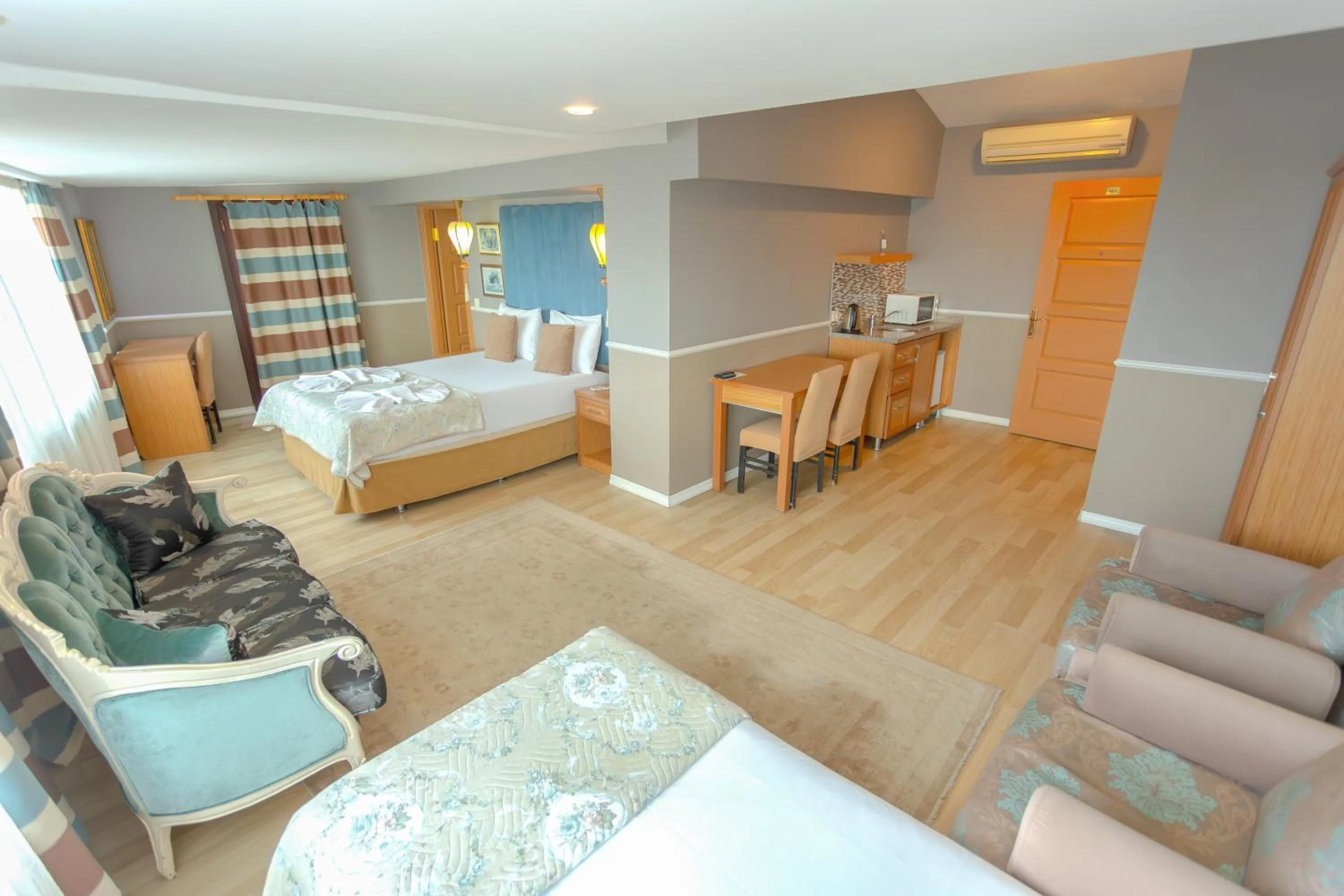 Bed in Tashkonak Studio Suites