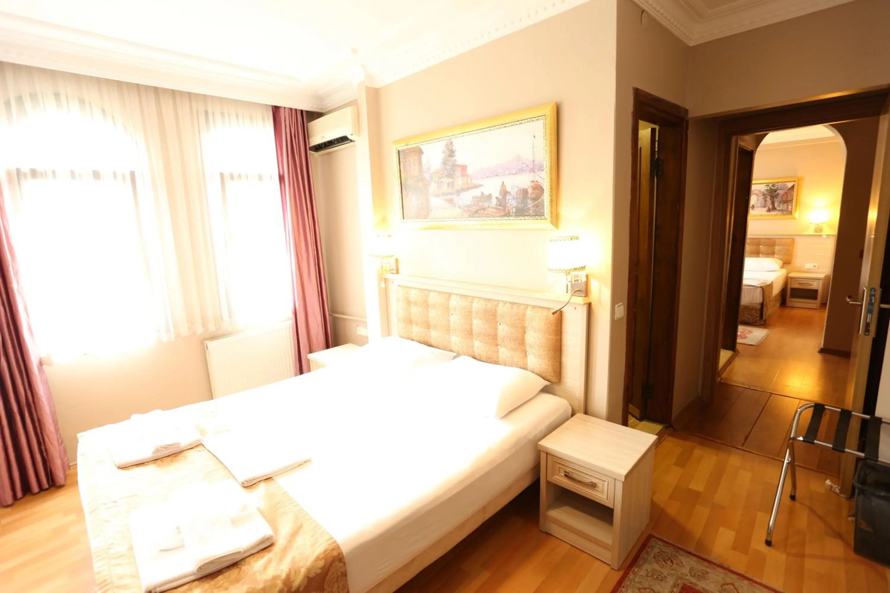 Bedroom, Bed in Tashkonak Studio Suites