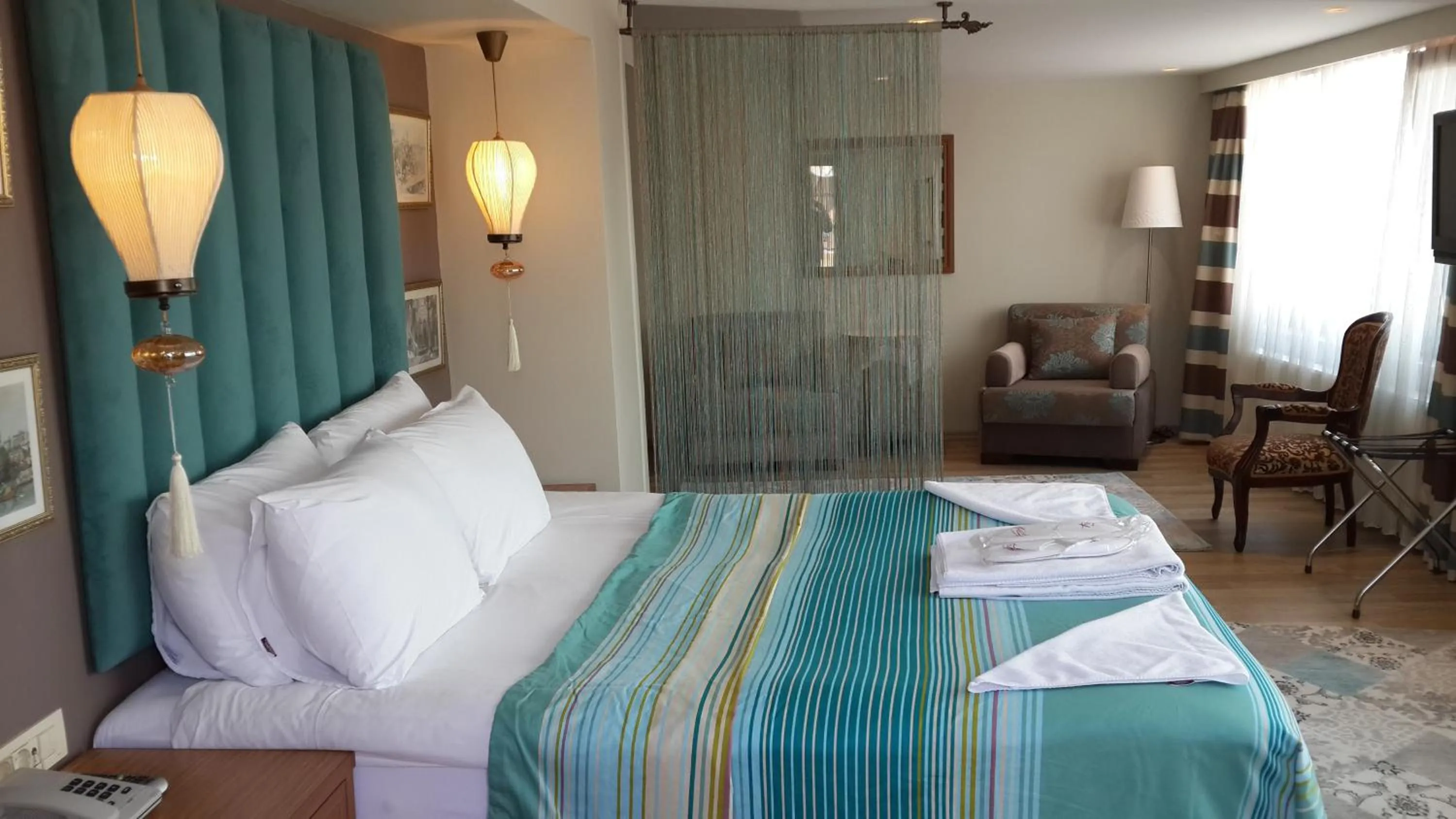 Bedroom, Bed in Tashkonak Studio Suites