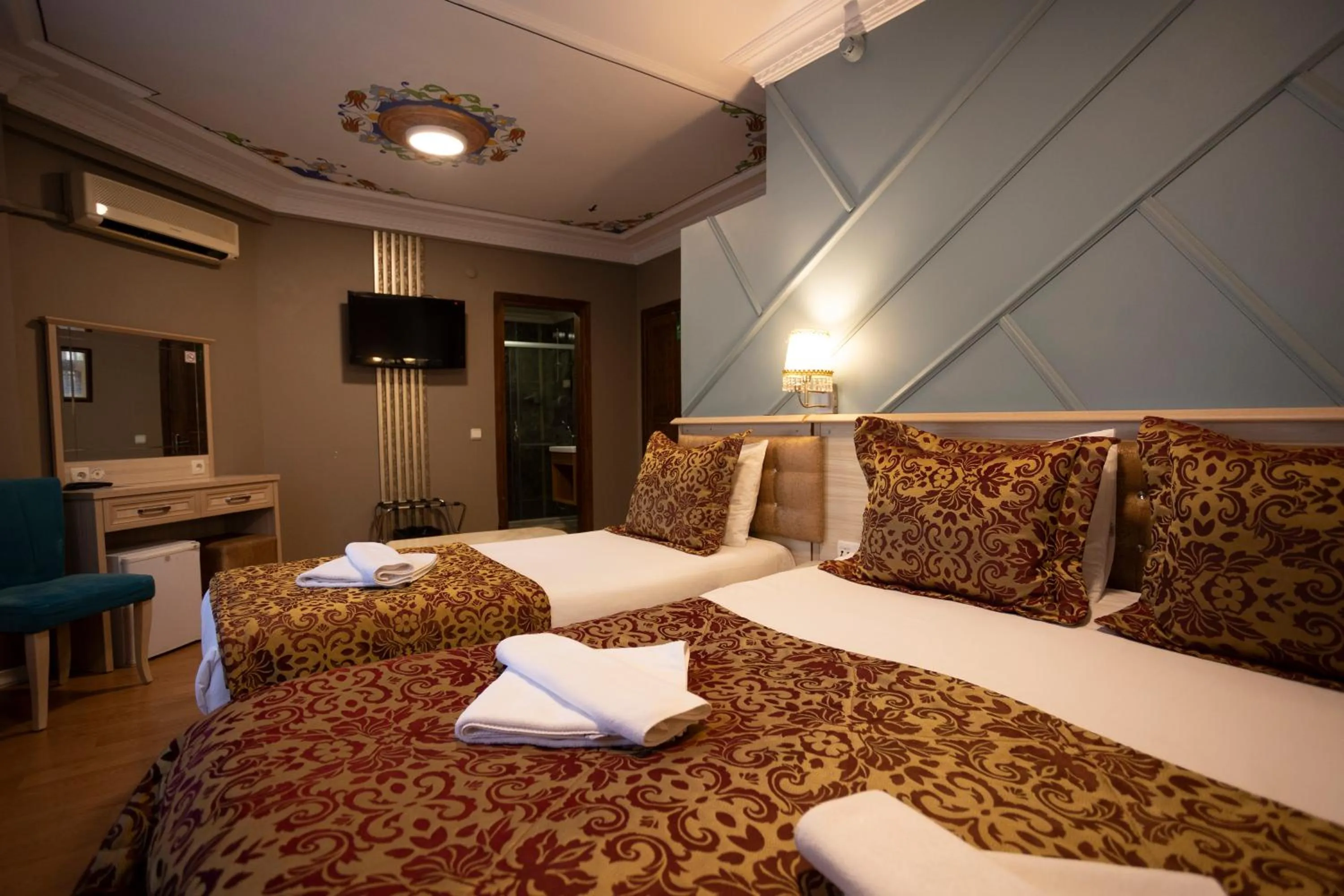 Bed in Tashkonak Studio Suites