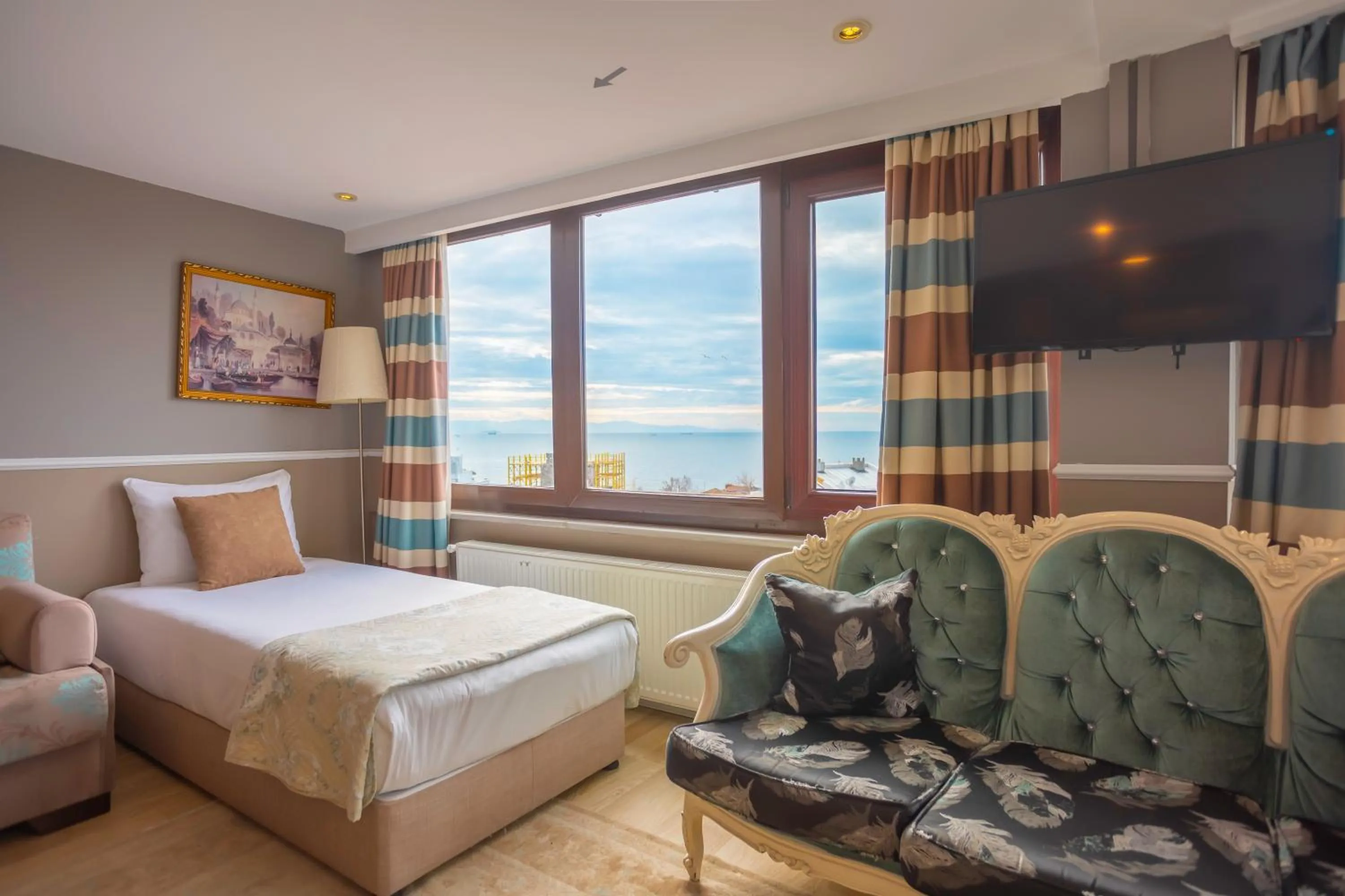 Bed in Tashkonak Studio Suites