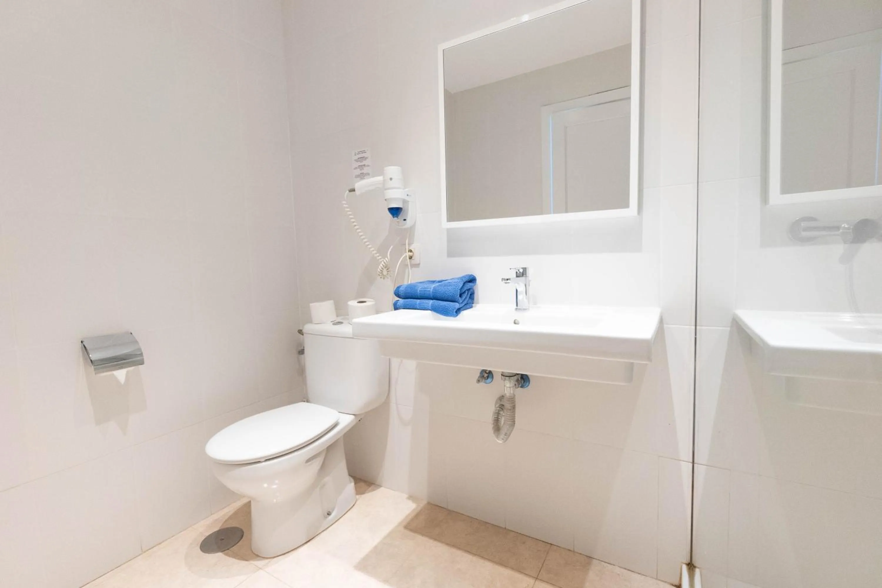 Bathroom in Apartamentos Flamingo