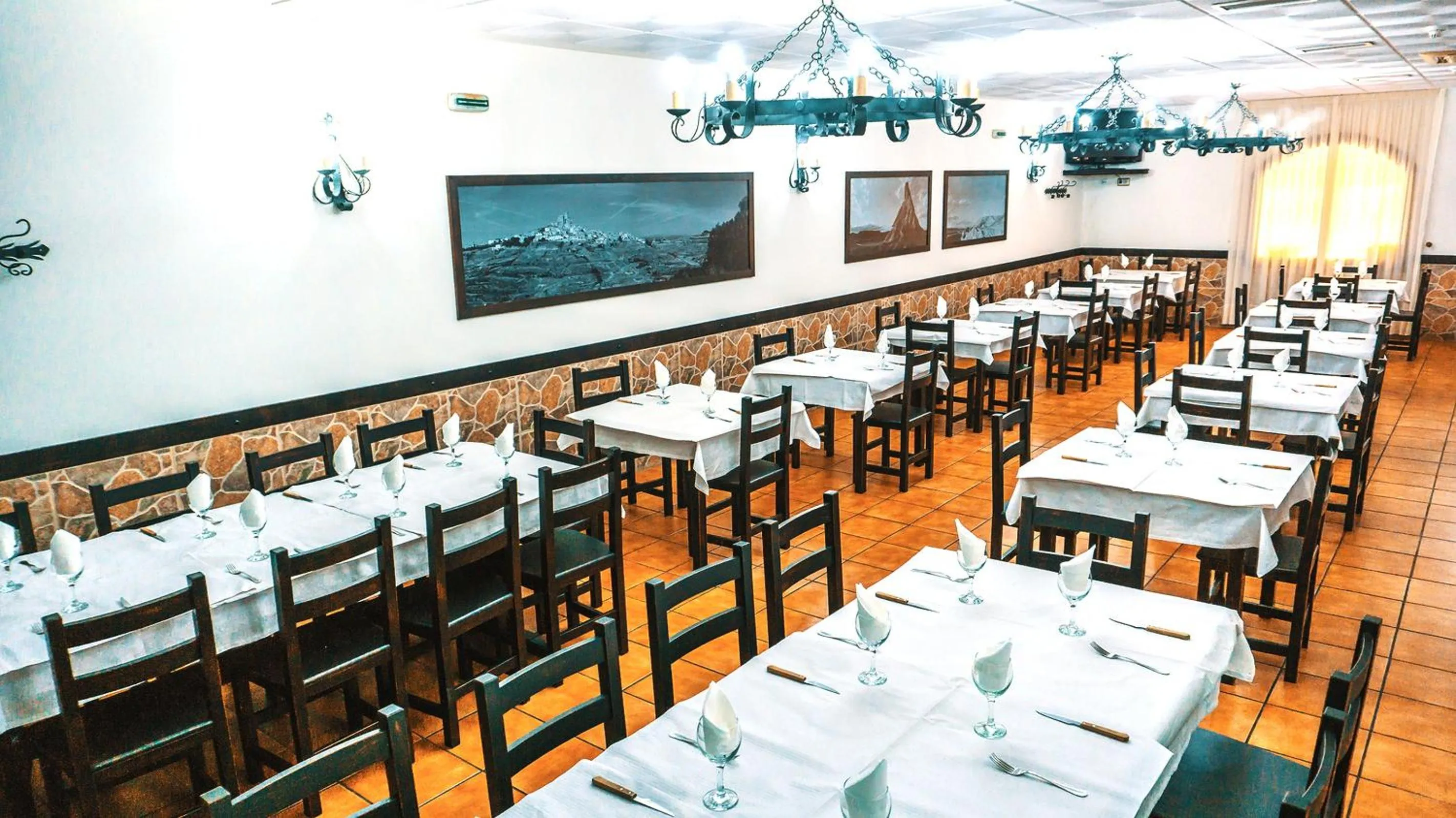 Restaurant/places to eat in Hotel Restaurante Caracho