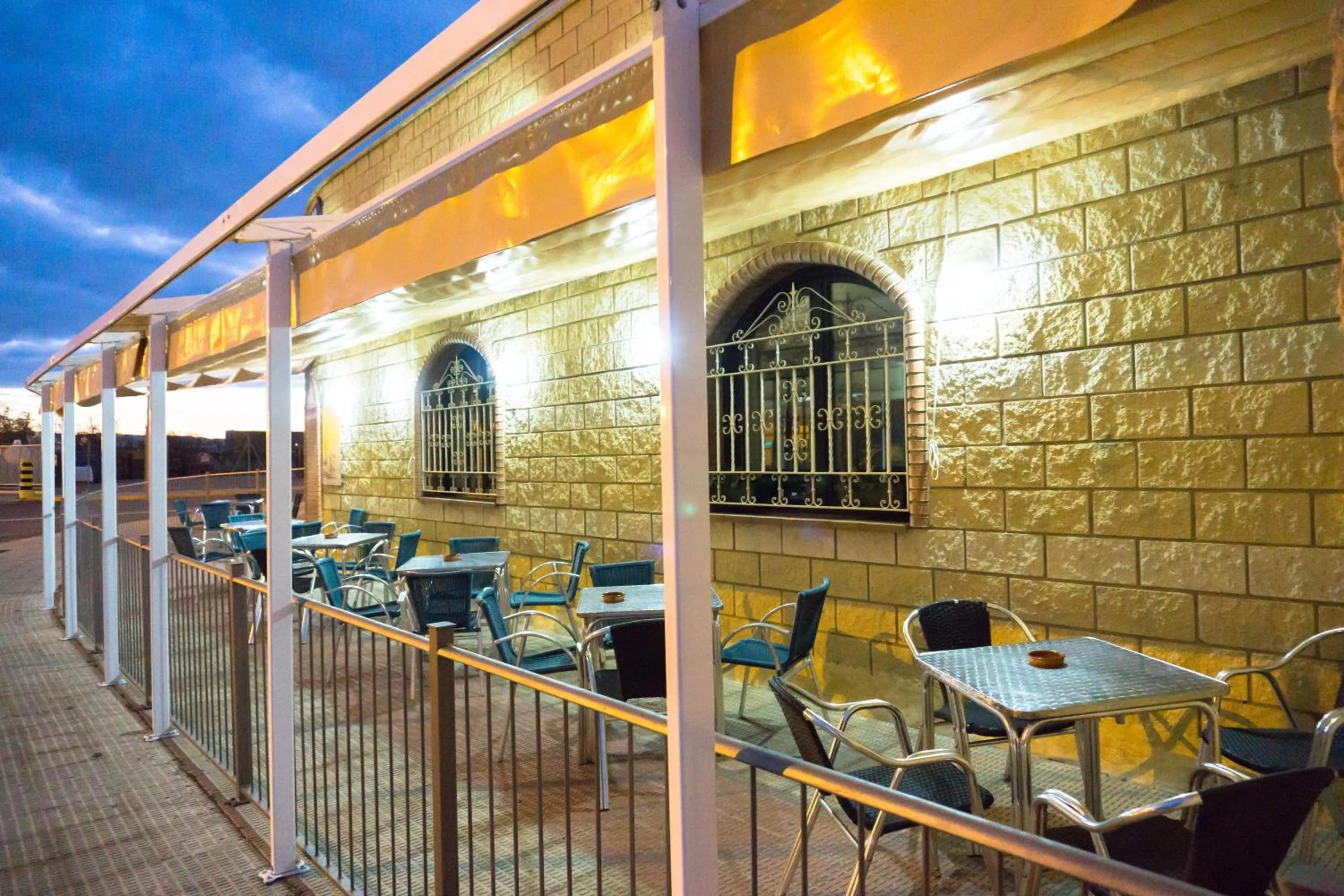 Restaurant/places to eat in Hotel Restaurante Caracho