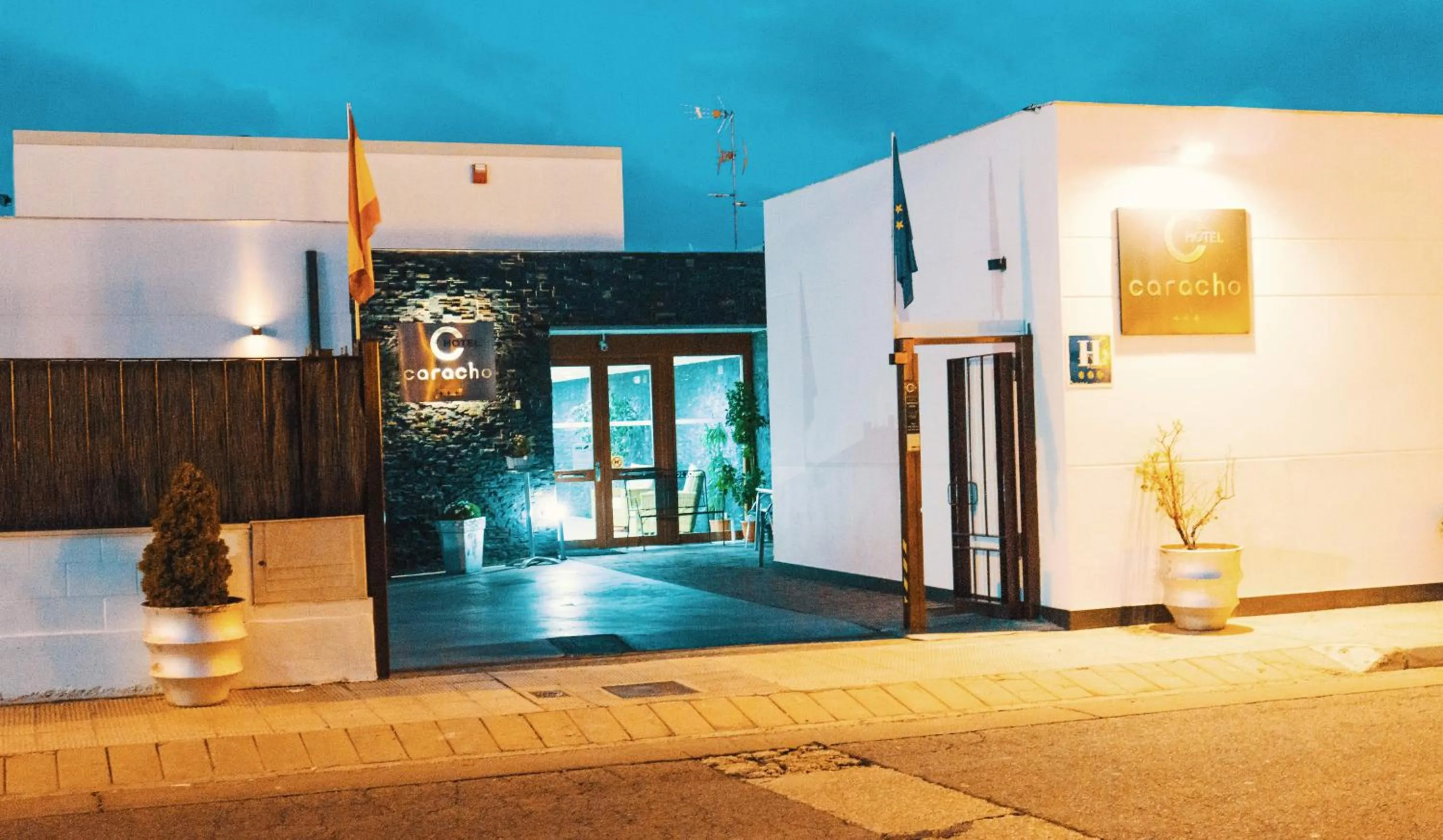 Restaurant/places to eat in Hotel Restaurante Caracho