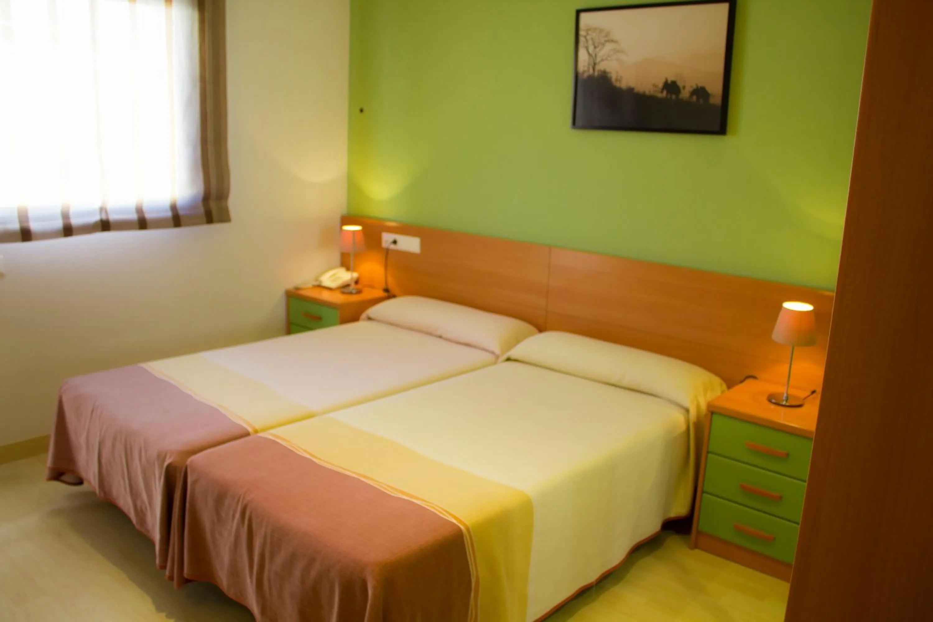 Bed in Hotel Restaurante Caracho