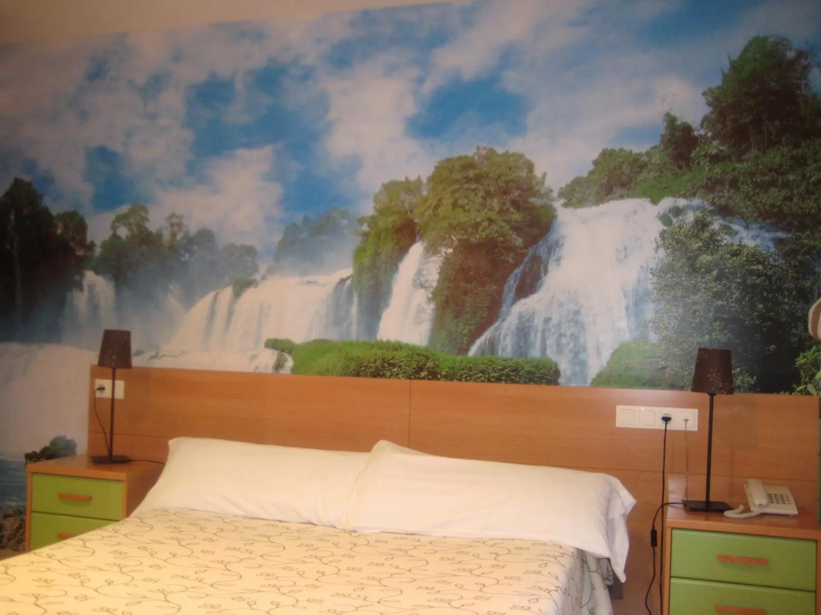 Bed in Hotel Restaurante Caracho