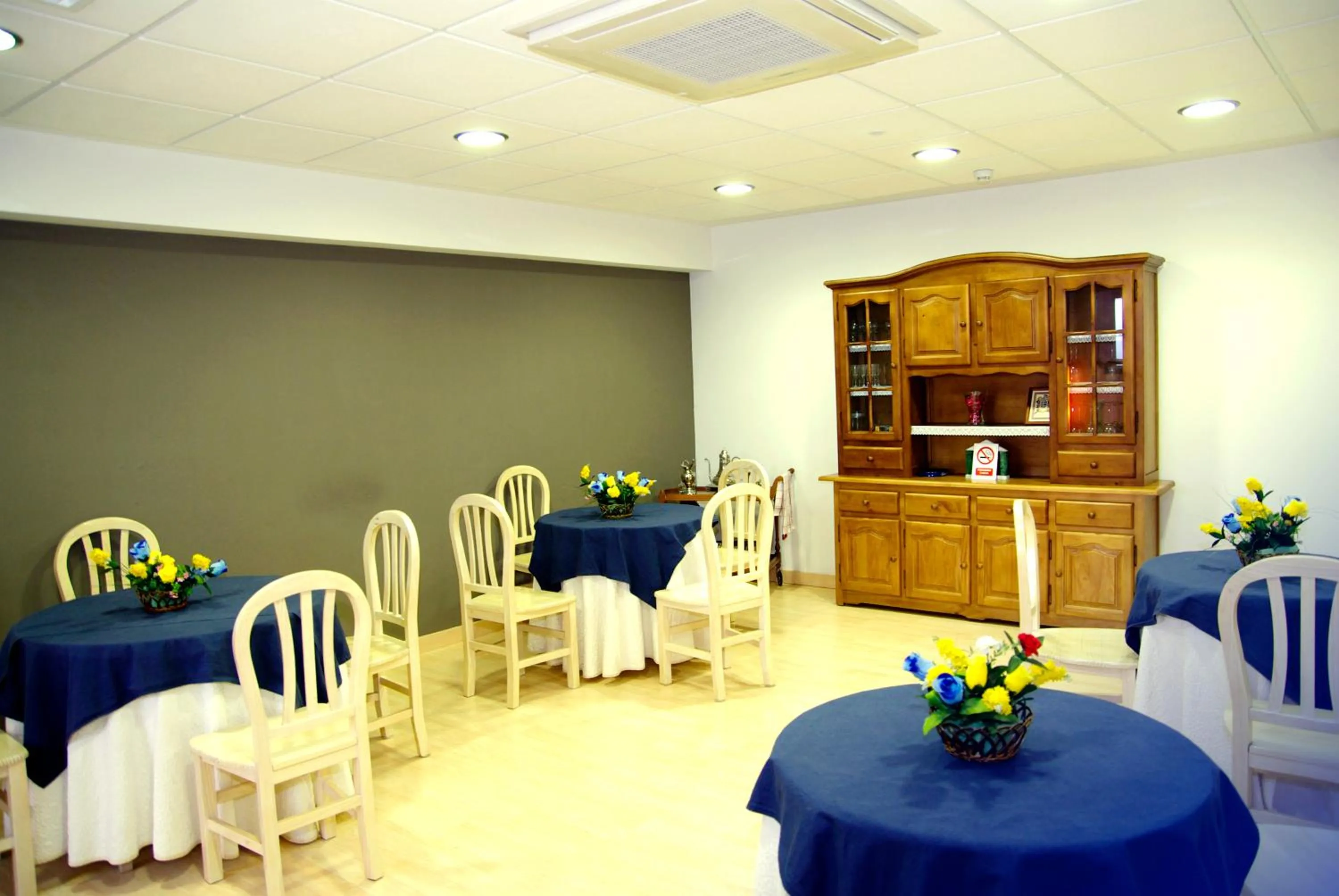 Restaurant/places to eat in Hotel Restaurante Caracho