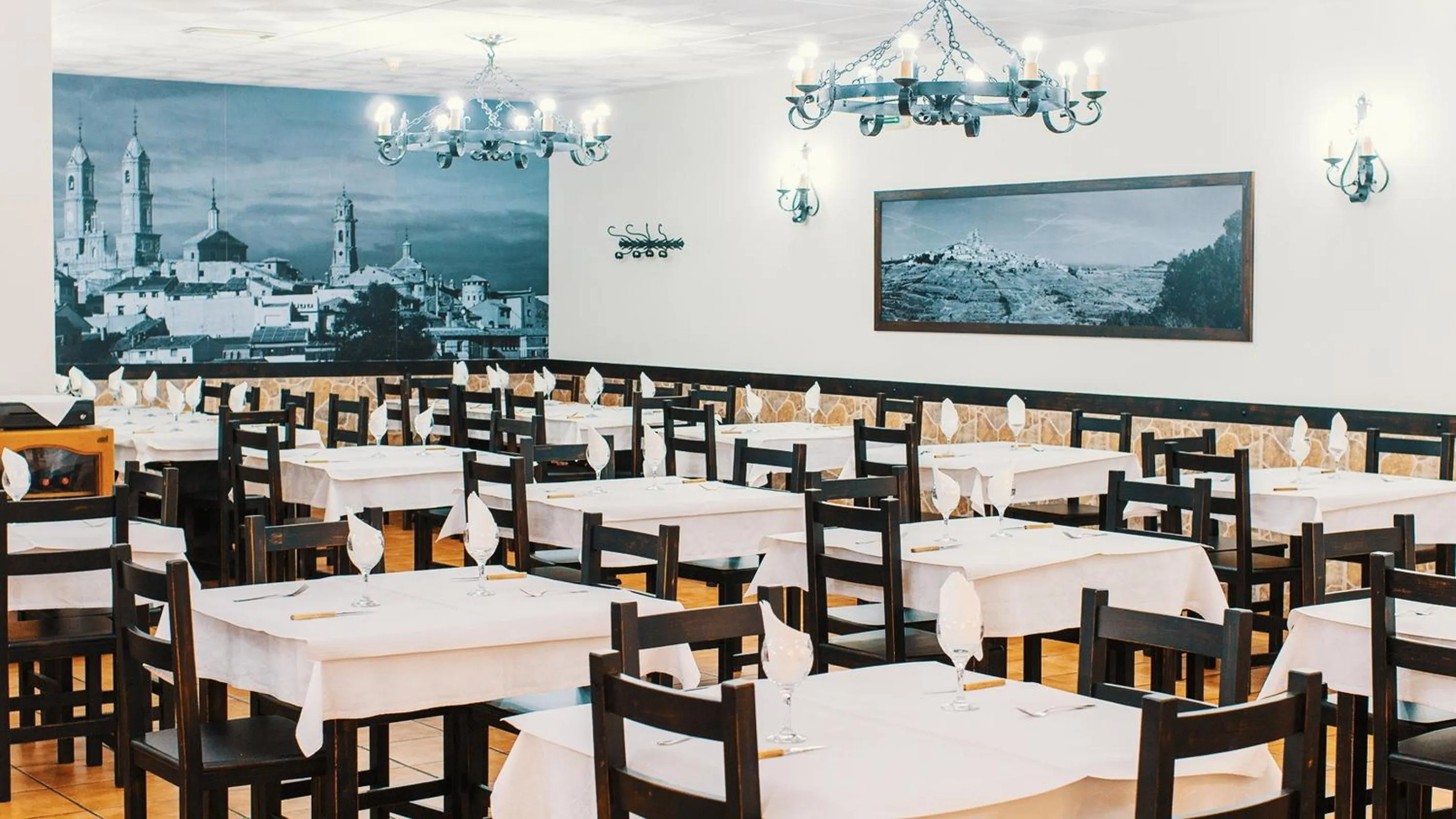 Restaurant/places to eat in Hotel Restaurante Caracho