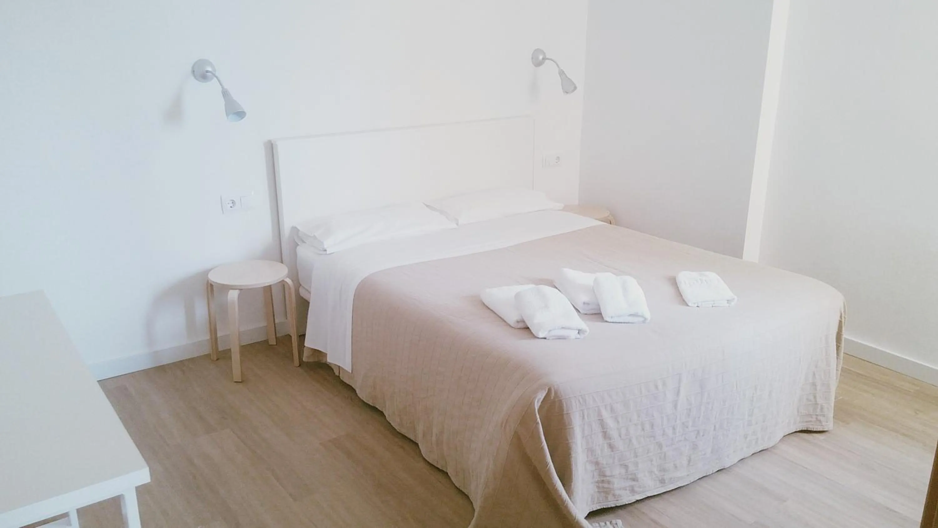 Bed in Vila De Premiá