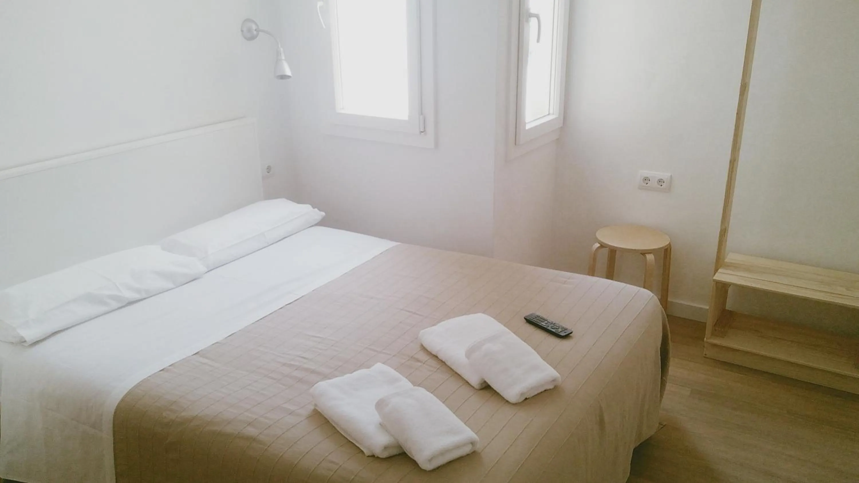 Bed in Vila De Premiá