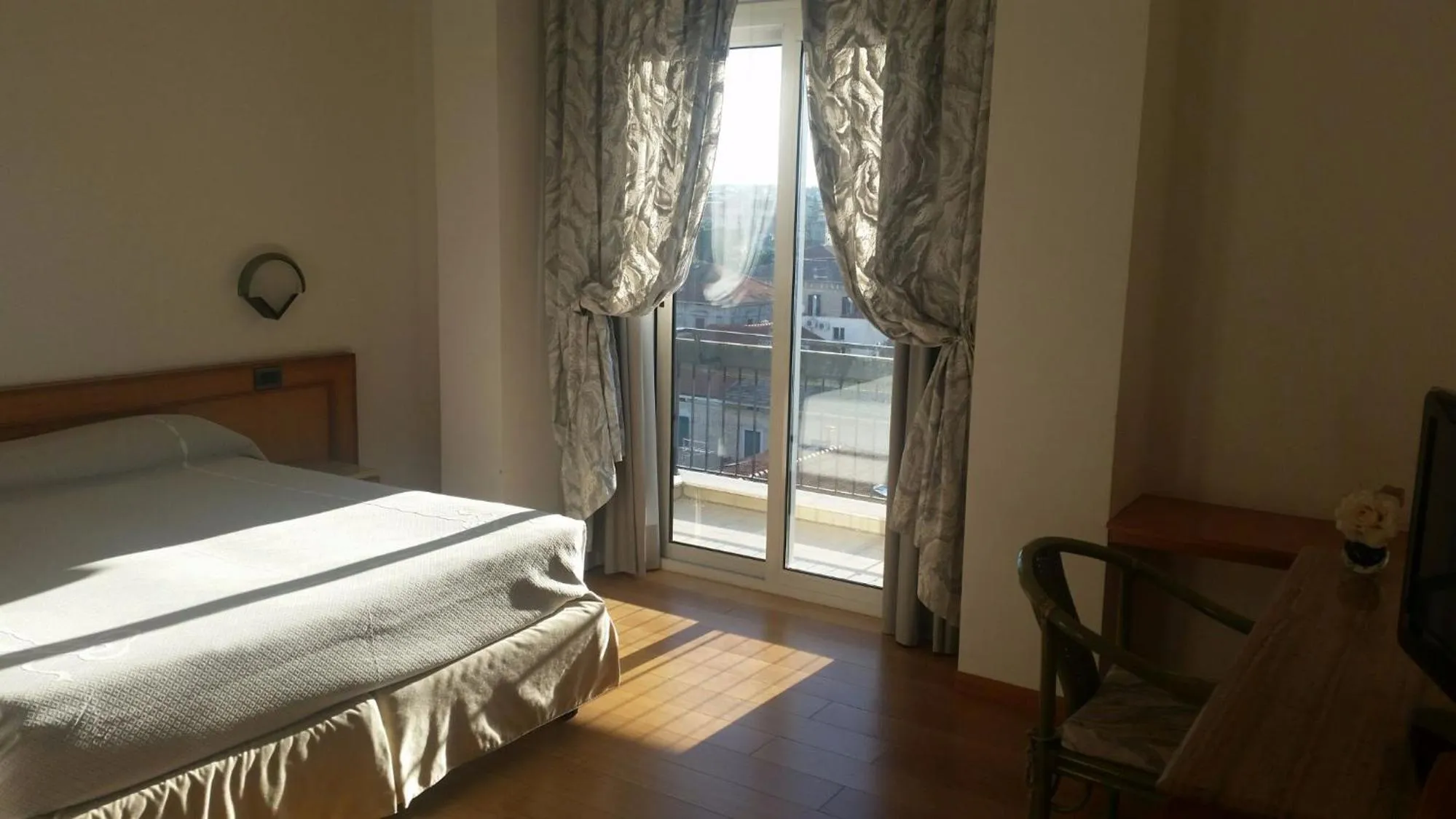 Day, Bed in Hotel Excelsior