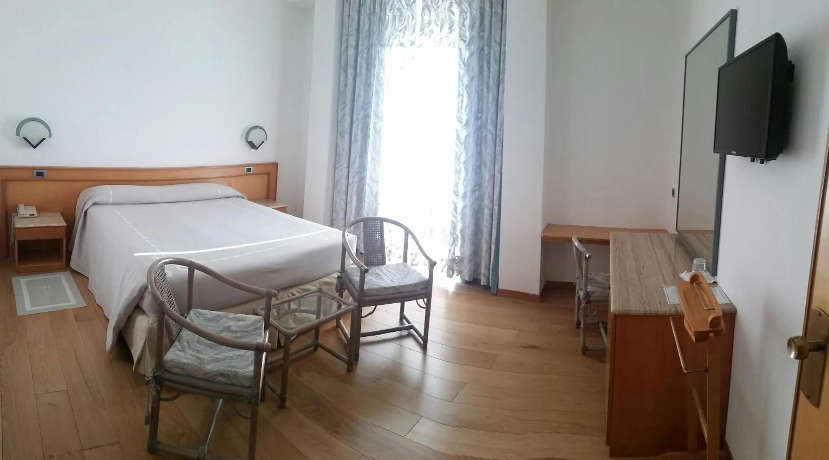 Day, Bed in Hotel Excelsior