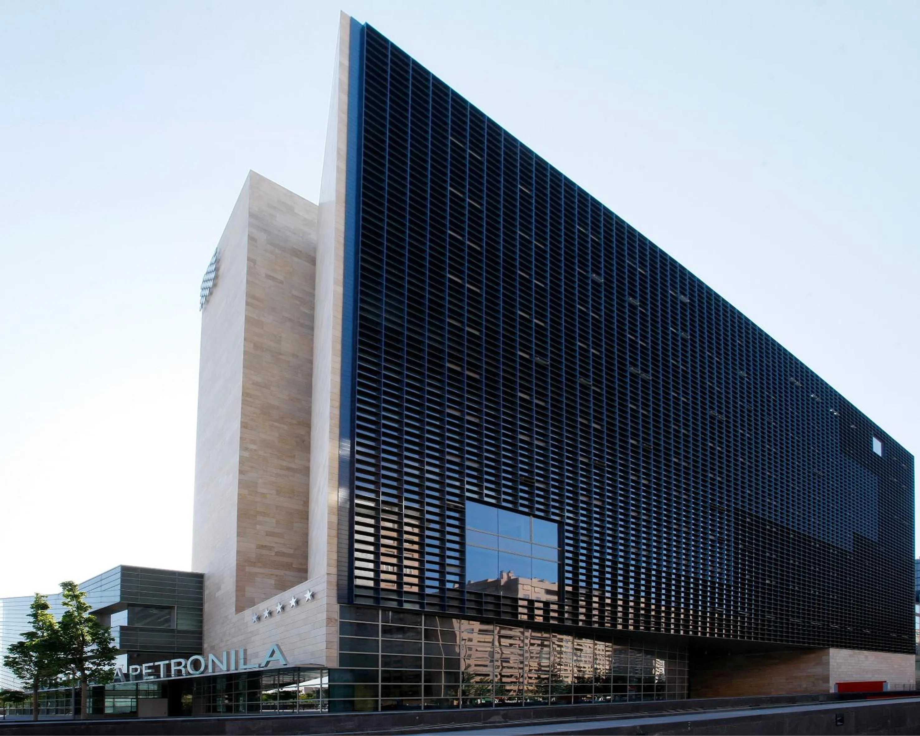 Facade/entrance in Hotel Reina Petronila