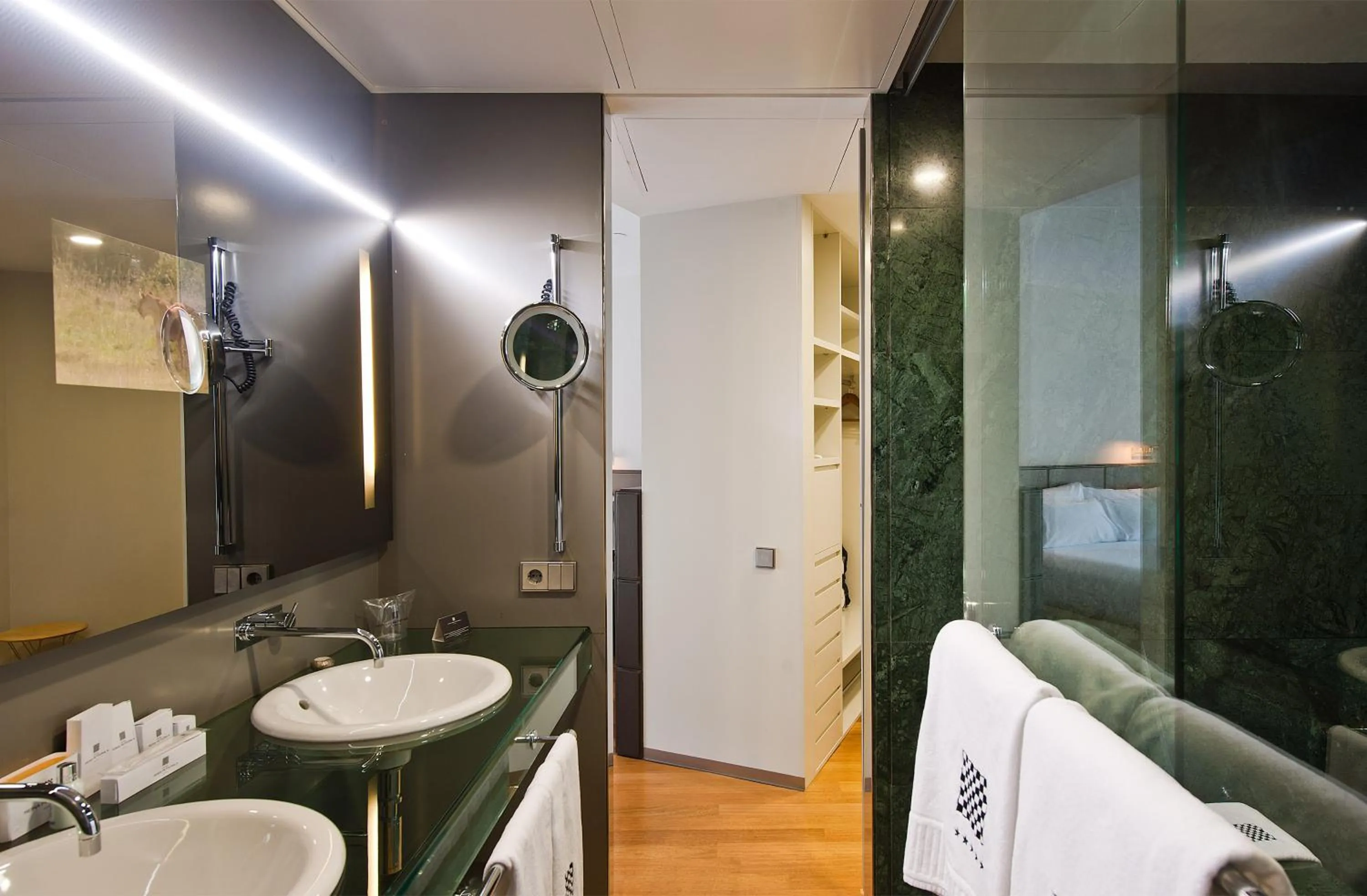 Bathroom in Hotel Reina Petronila