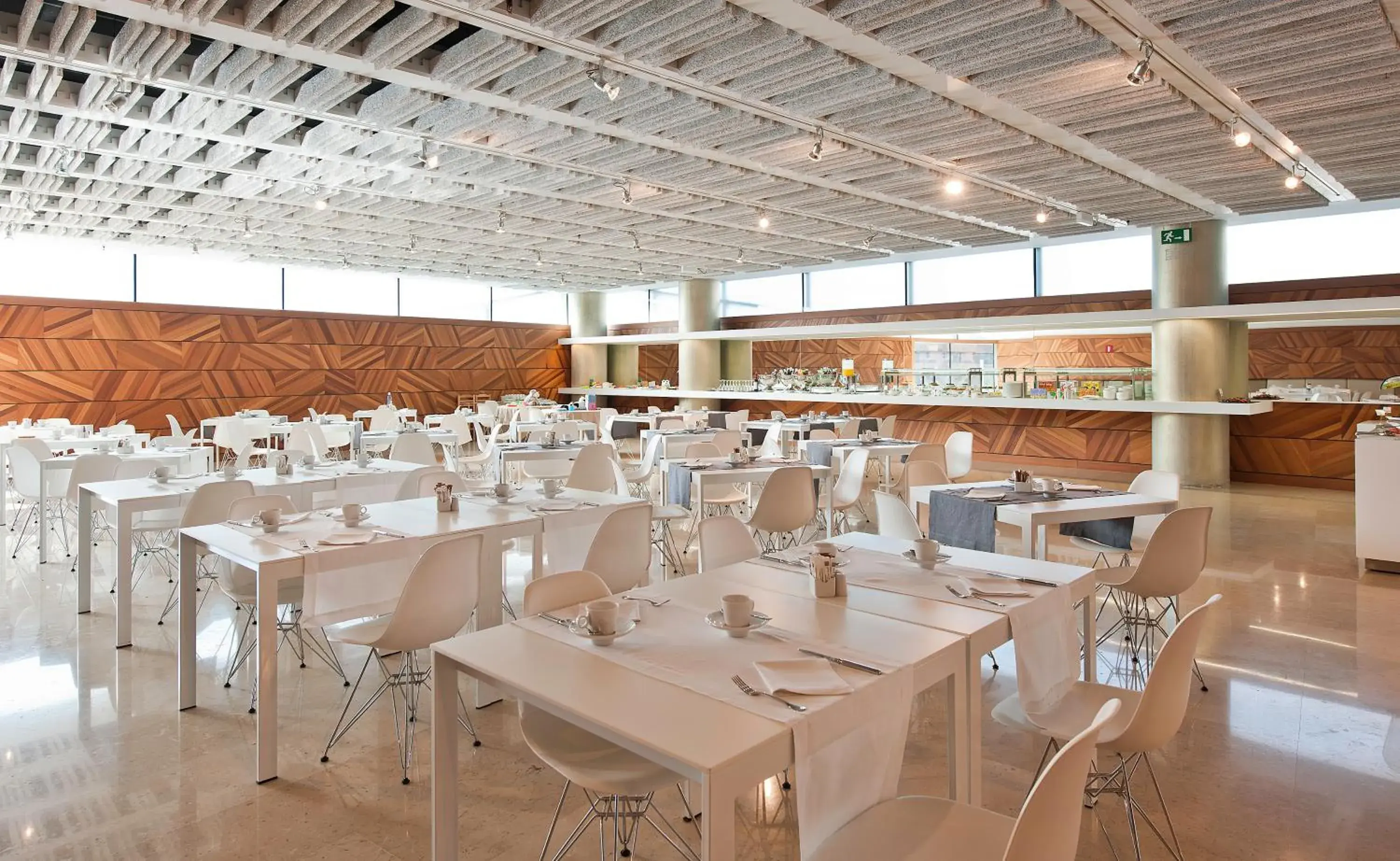 Restaurant/places to eat in Hotel Reina Petronila Restaurant/places to eat in Hotel Reina Petronila