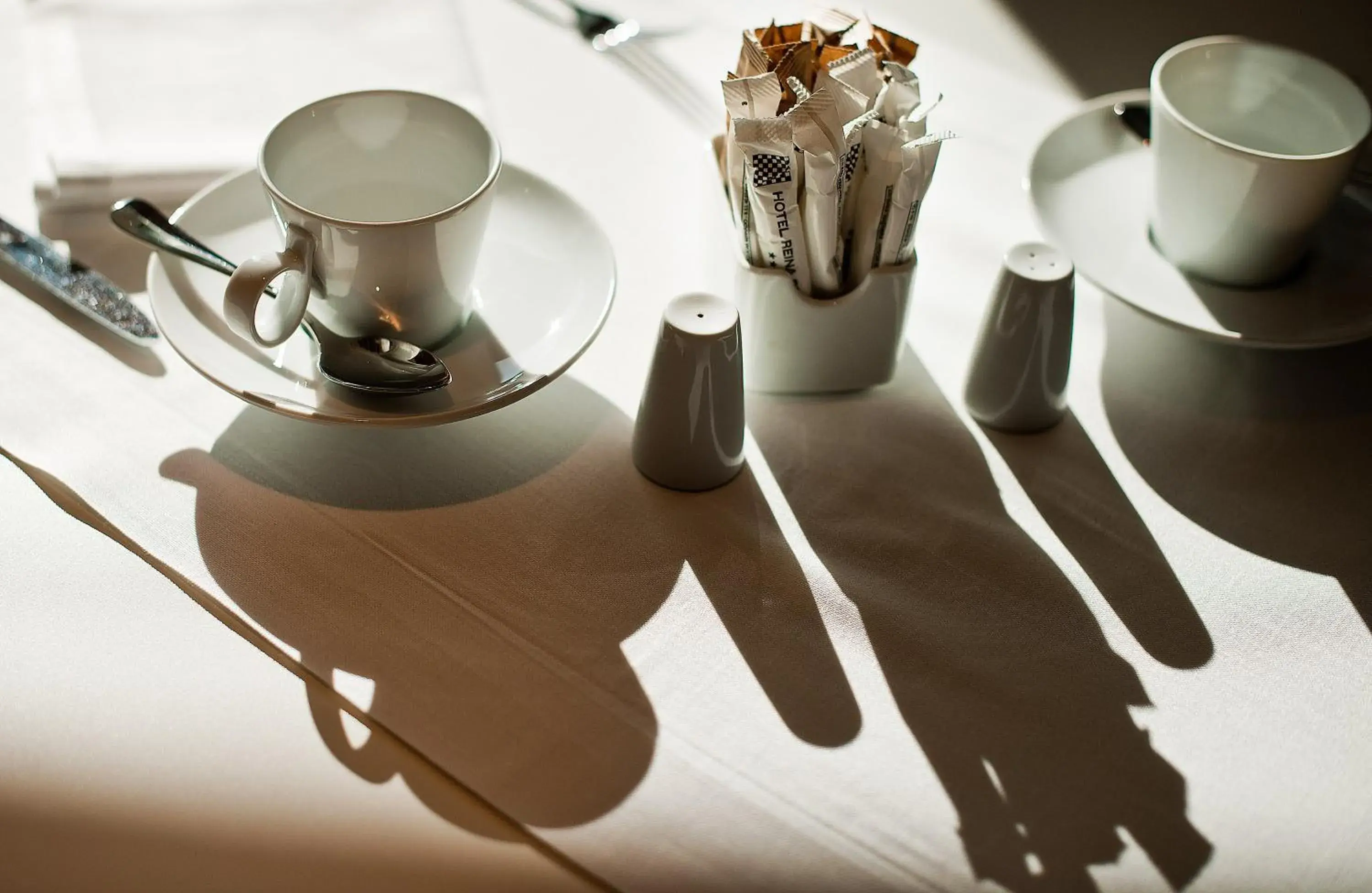 Restaurant/places to eat in Hotel Reina Petronila Restaurant/places to eat in Hotel Reina Petronila